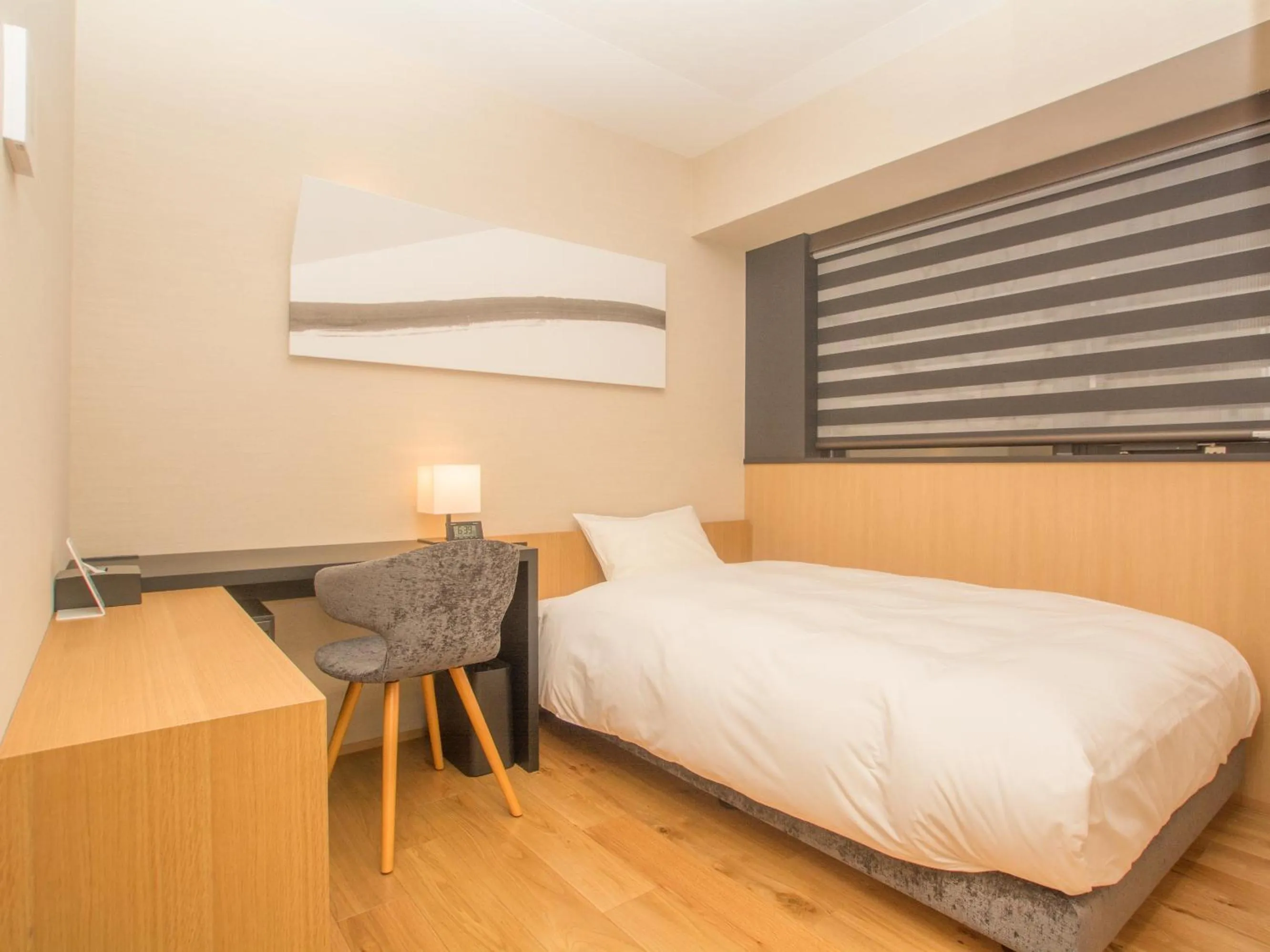 Photo of the whole room, Bed in HATAGO INN Shizuoka Yoshida IC