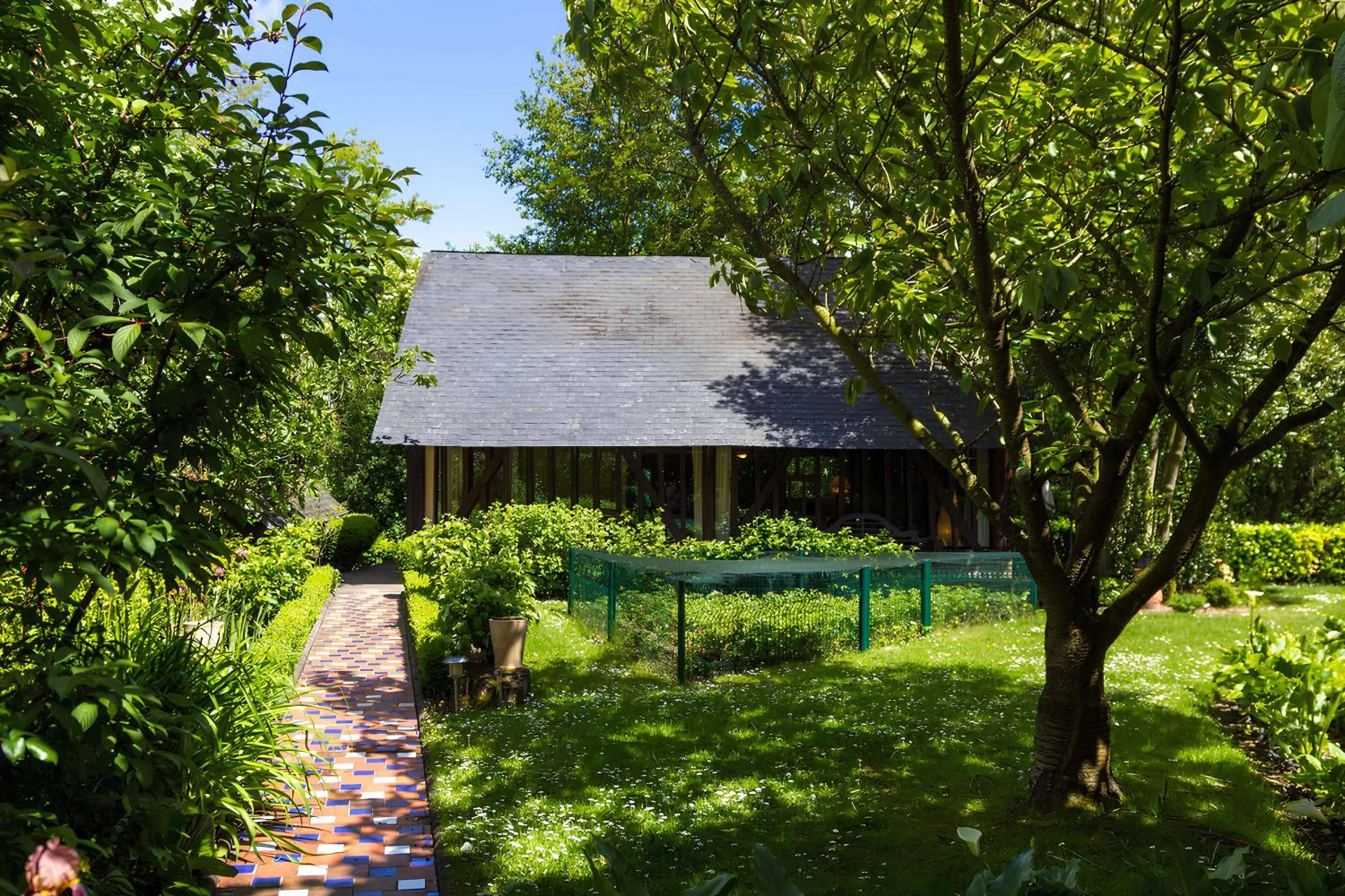 Property building in Comme une parenthèse au coeur des hortillonnages