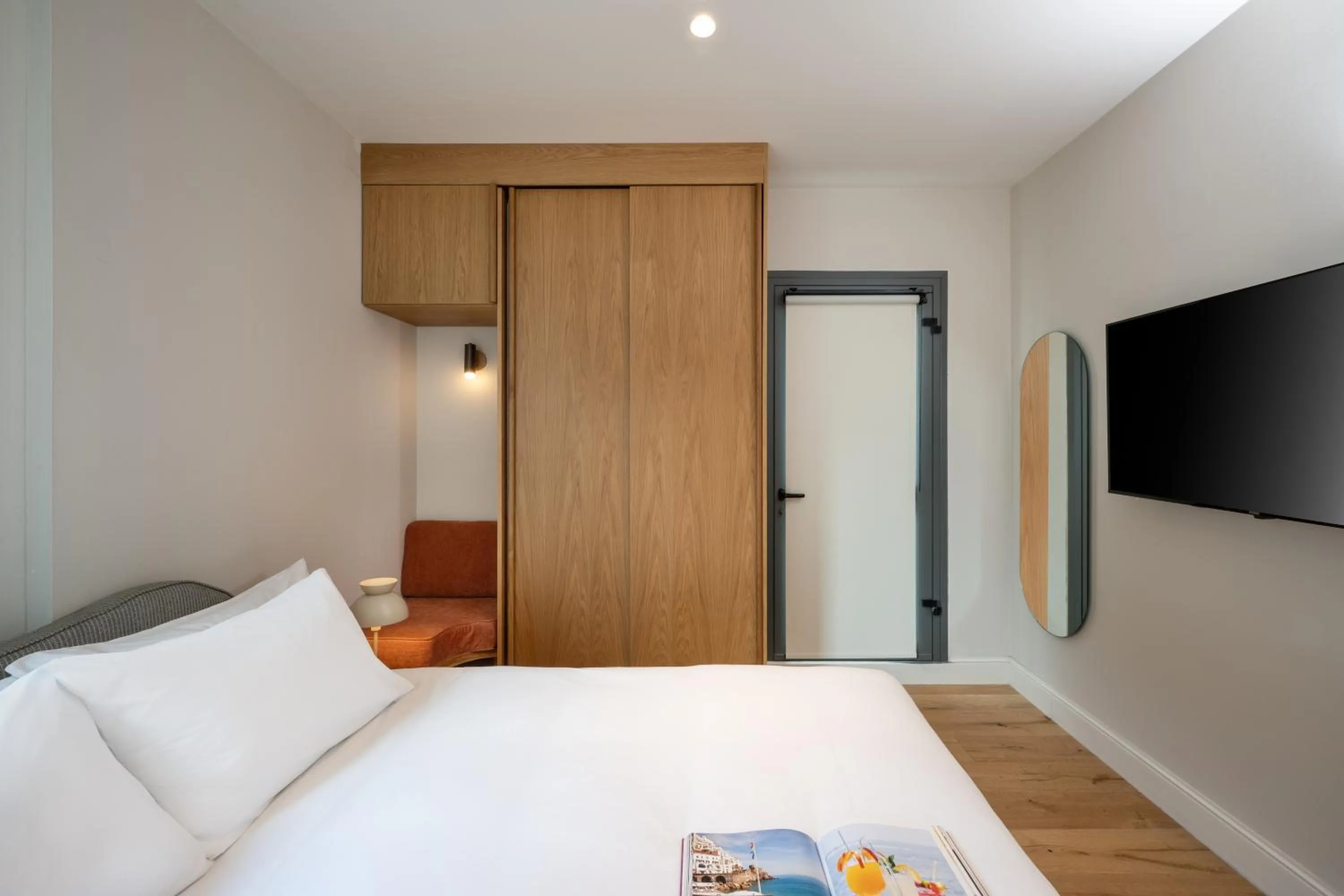 Bedroom, Bed in master Mazeh