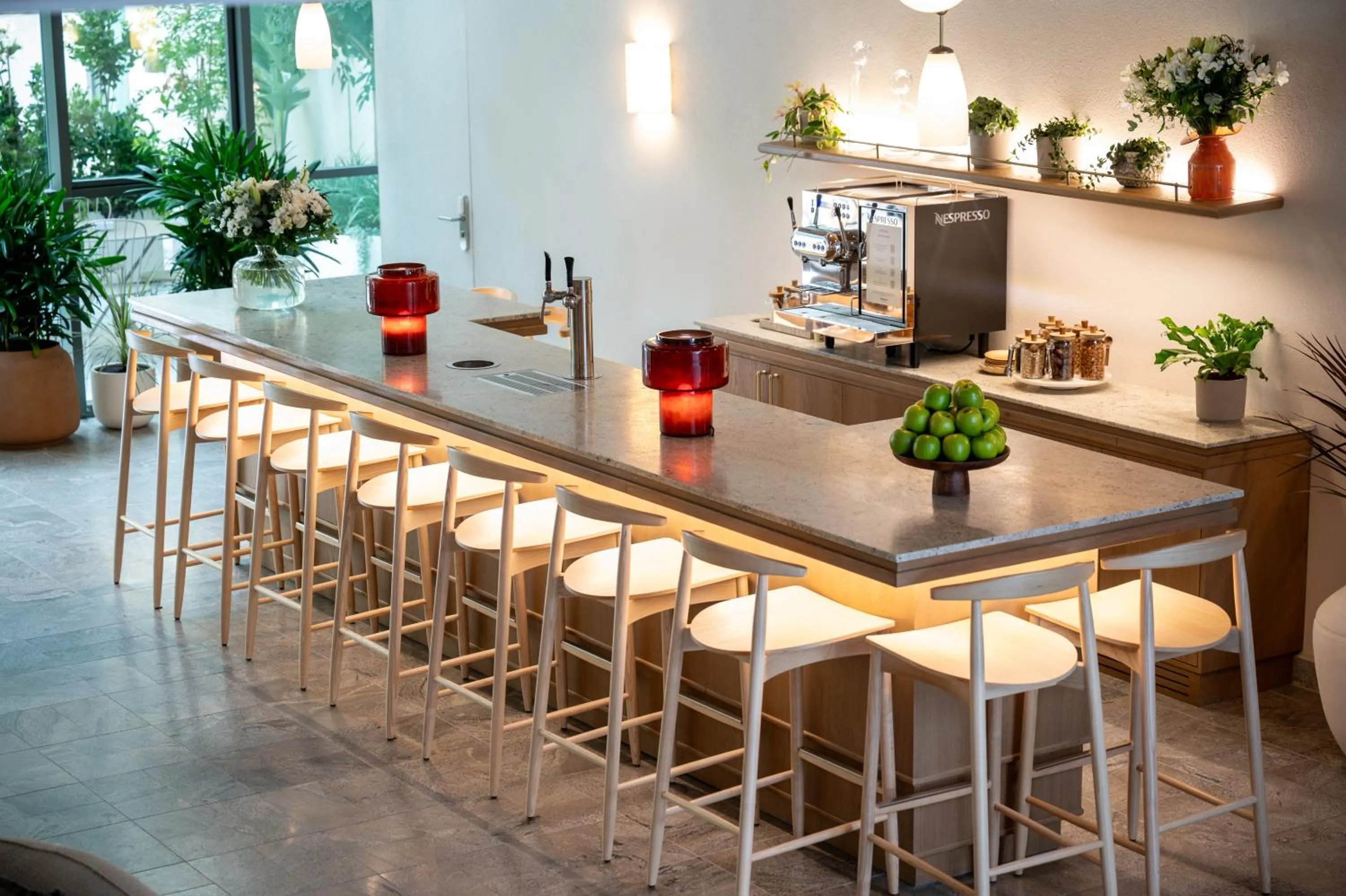 Communal lounge/ TV room in master Mazeh