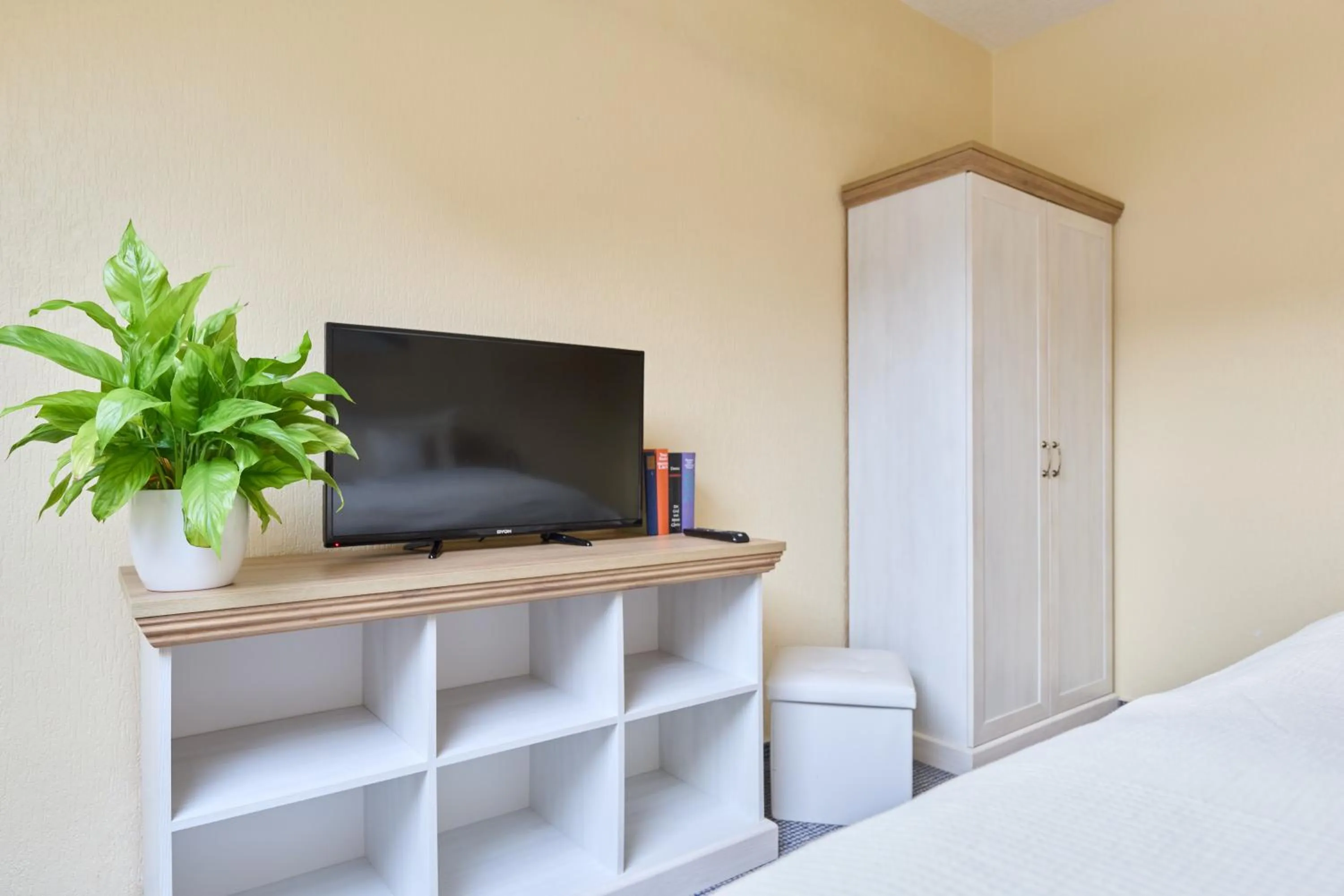 TV and multimedia, Bed in arador CITY Hotel