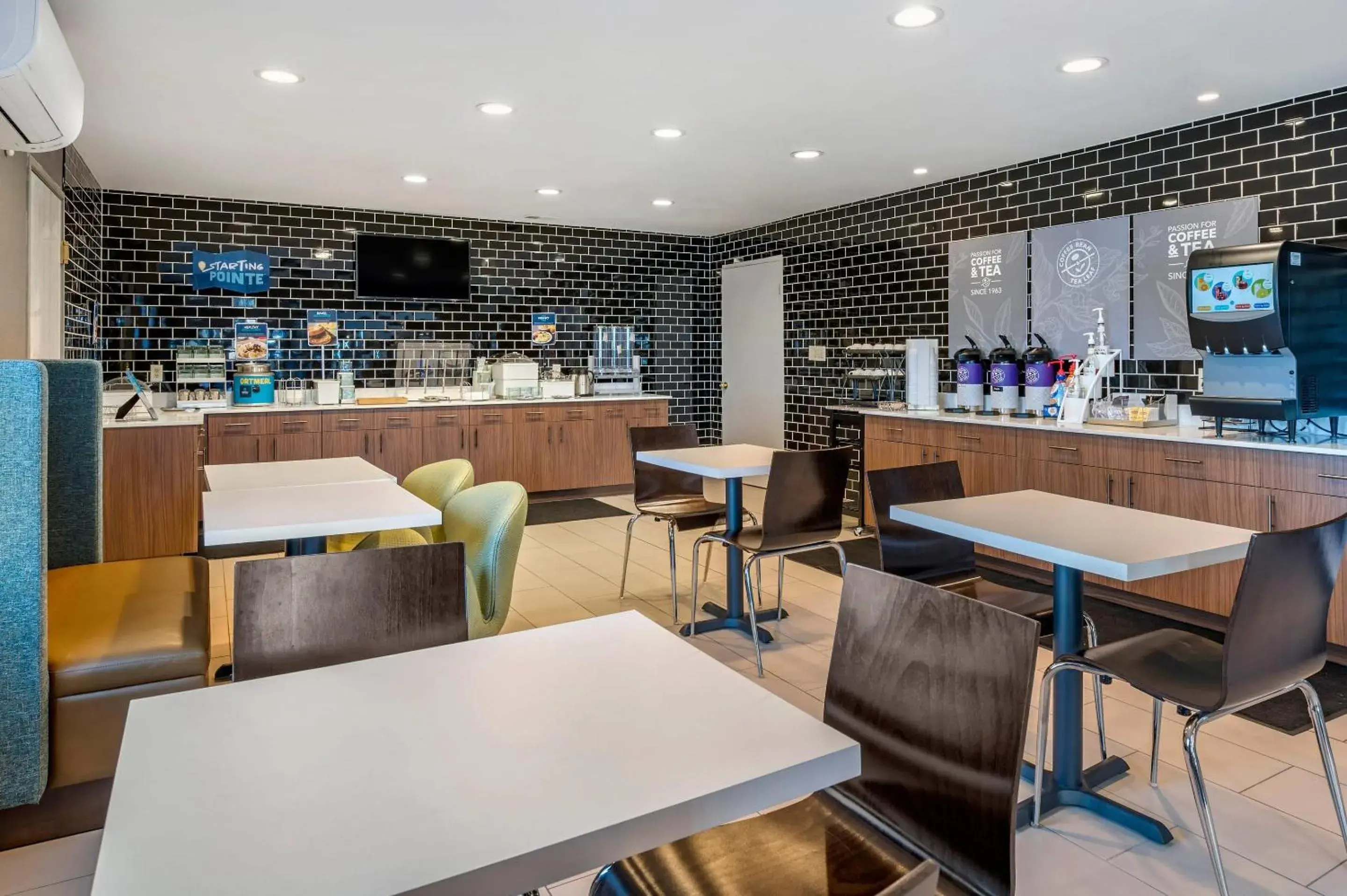 Breakfast in Clarion Pointe Indianapolis Airport Breakfast in Clarion Pointe Indianapolis Airport