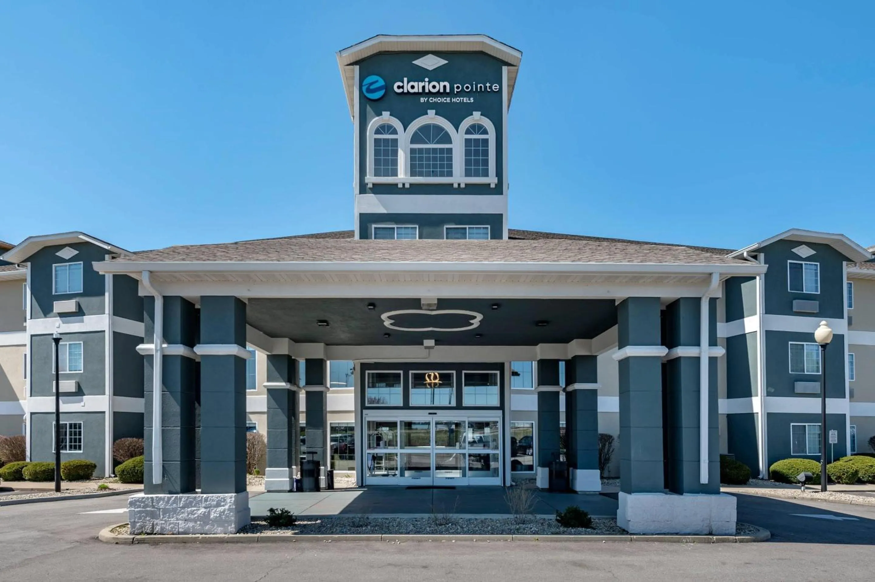 Property building in Clarion Pointe Indianapolis Airport