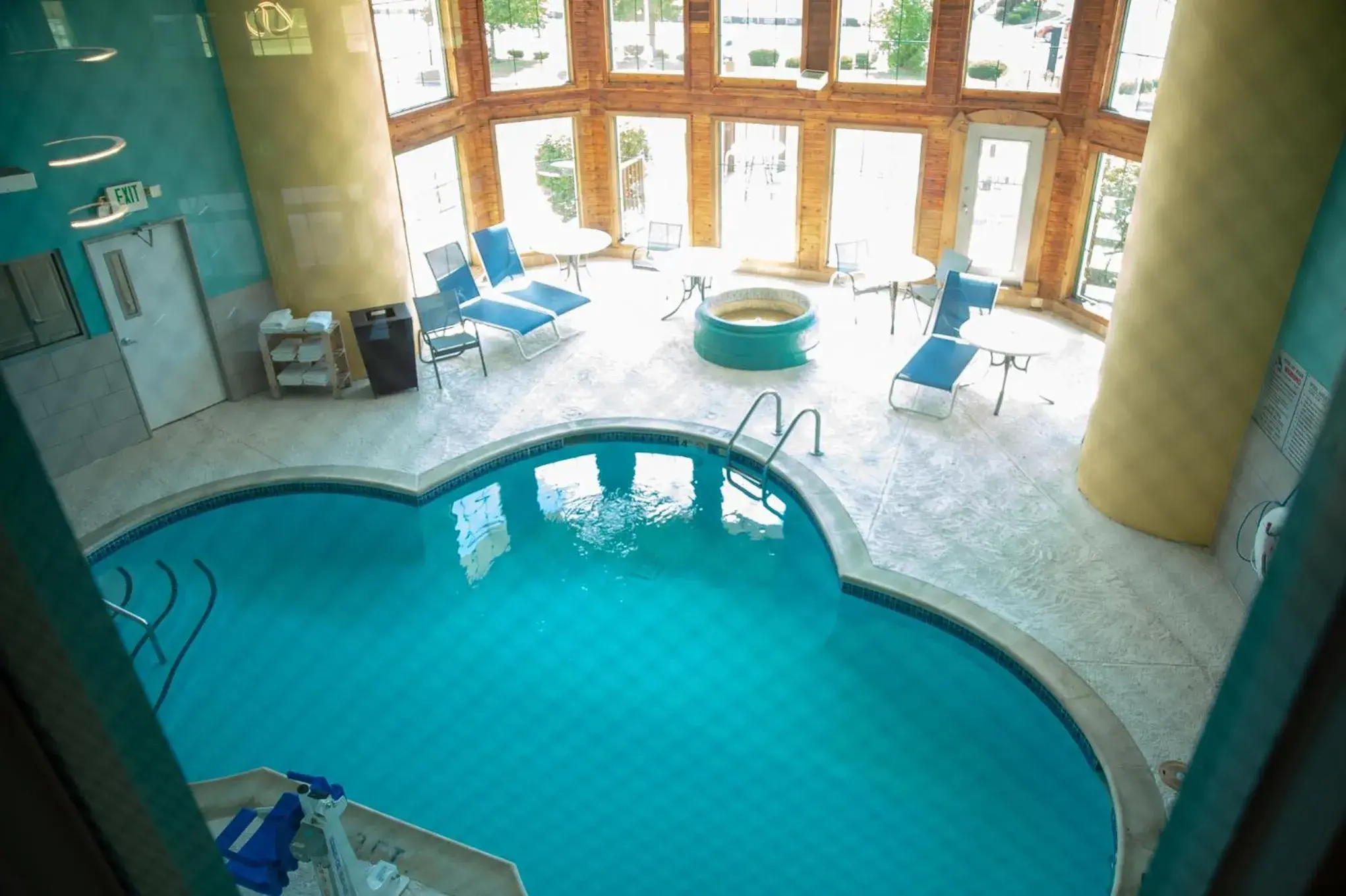 Swimming pool in Clarion Pointe Indianapolis Airport Swimming pool in Clarion Pointe Indianapolis Airport