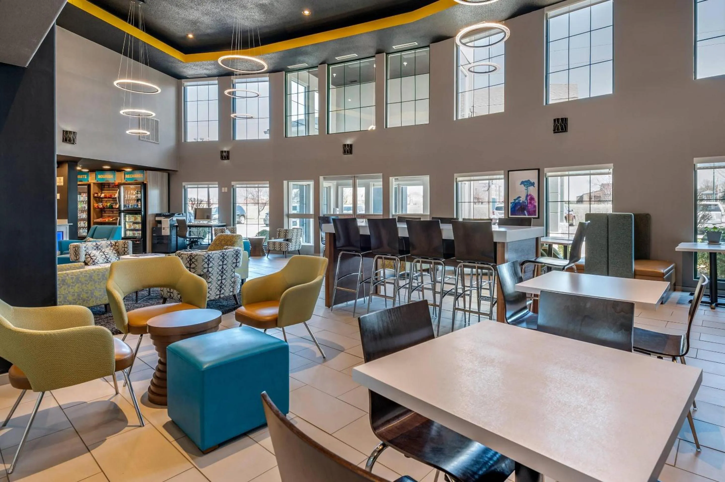 Lobby or reception in Clarion Pointe Indianapolis Airport