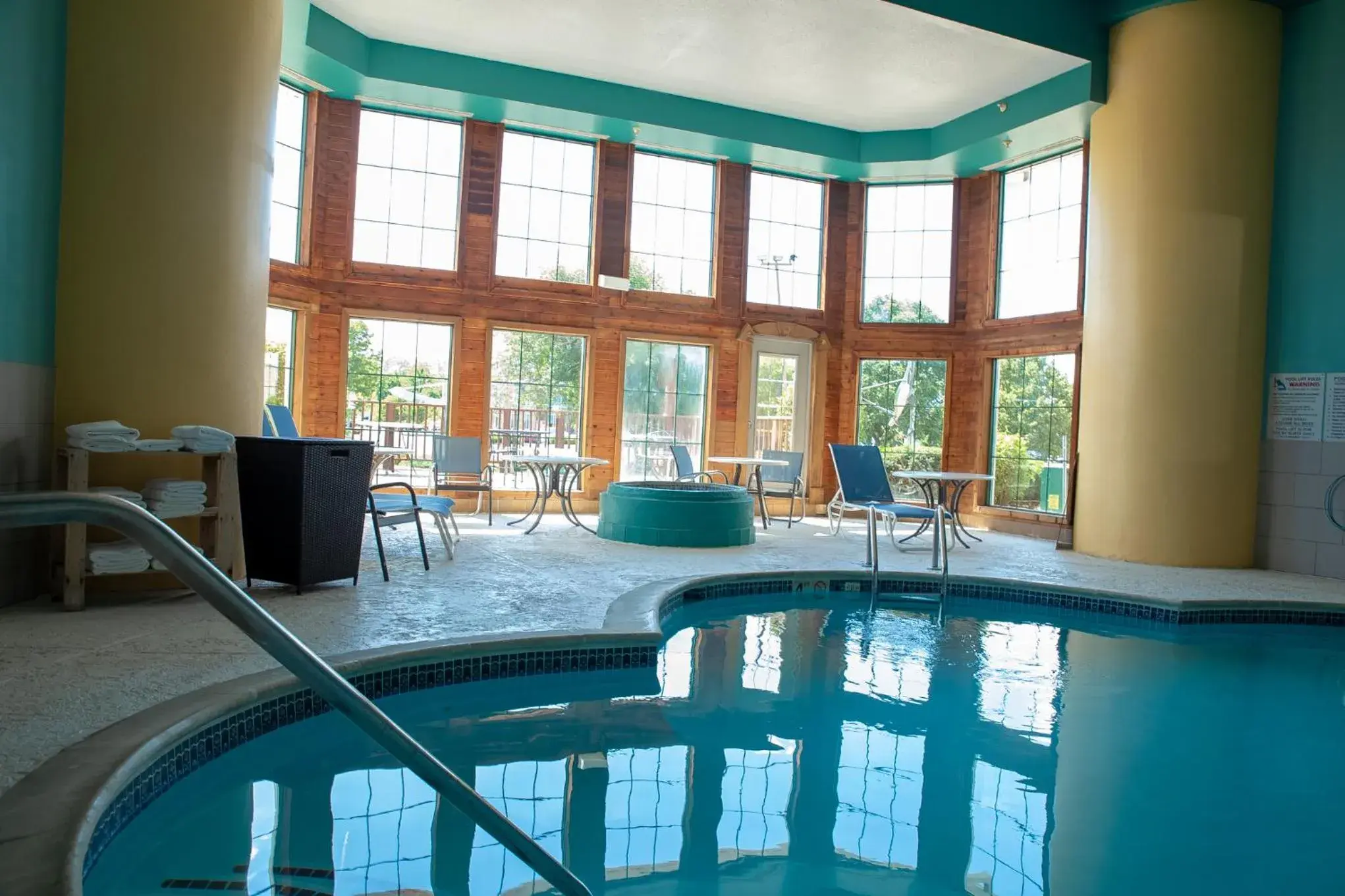 Swimming pool in Clarion Pointe Indianapolis Airport Swimming pool in Clarion Pointe Indianapolis Airport