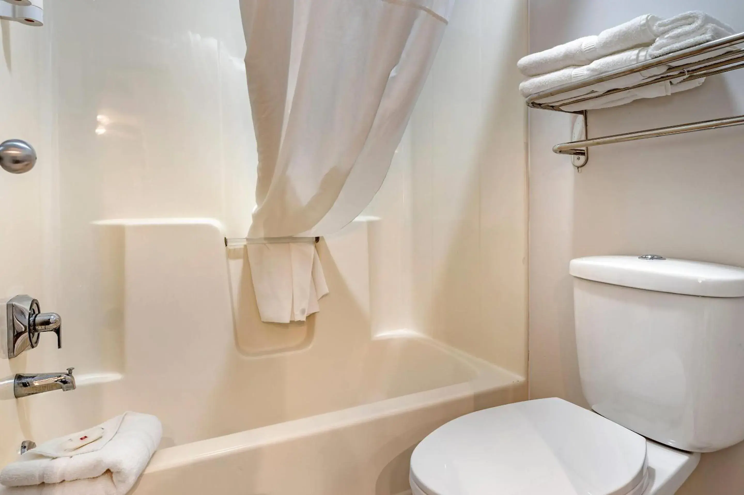 Bedroom in Clarion Pointe Indianapolis Airport Bedroom in Clarion Pointe Indianapolis Airport