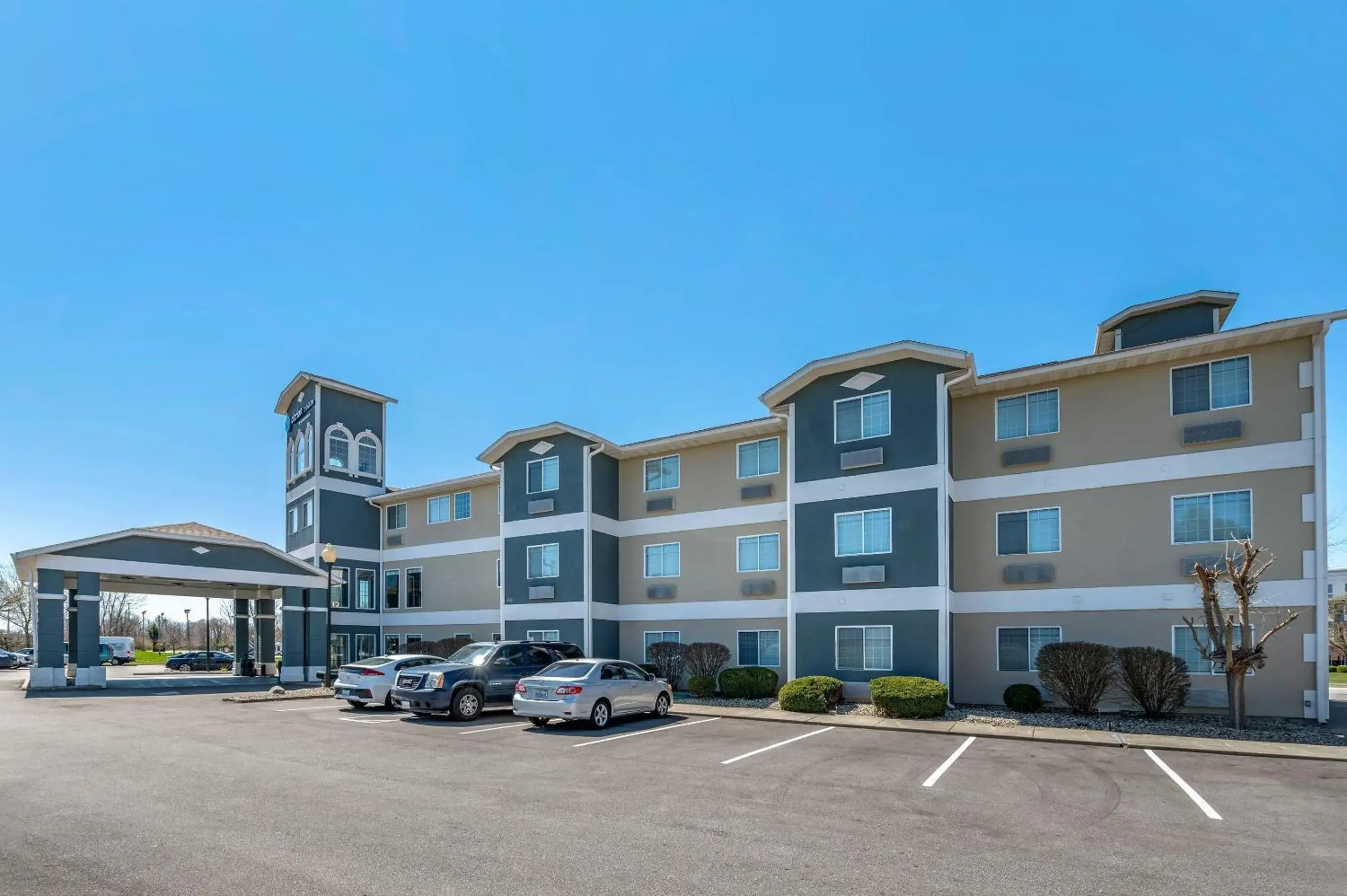 Property building in Clarion Pointe Indianapolis Airport Property building in Clarion Pointe Indianapolis Airport