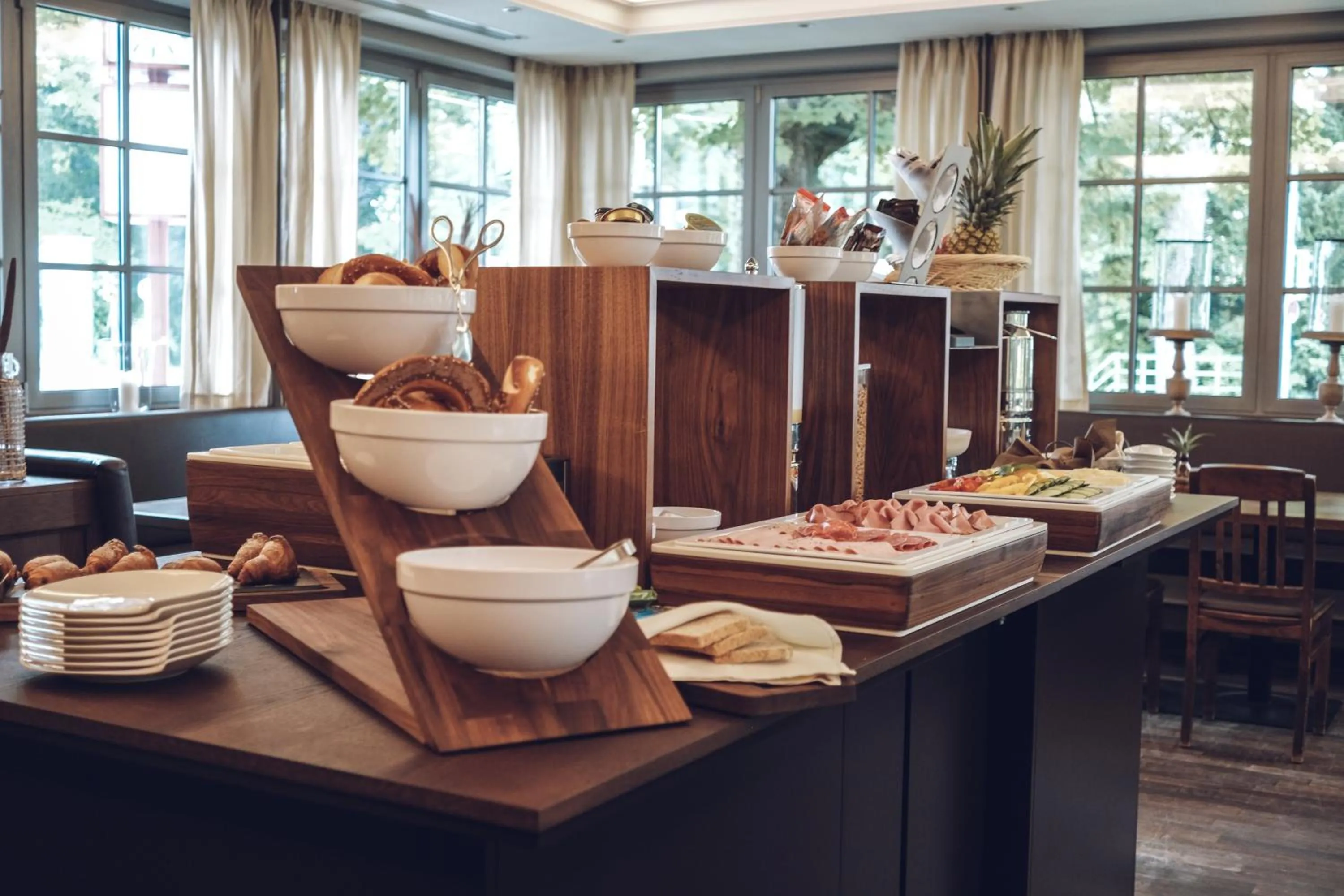 Buffet breakfast in Restaurant & Hotel Engelkeller