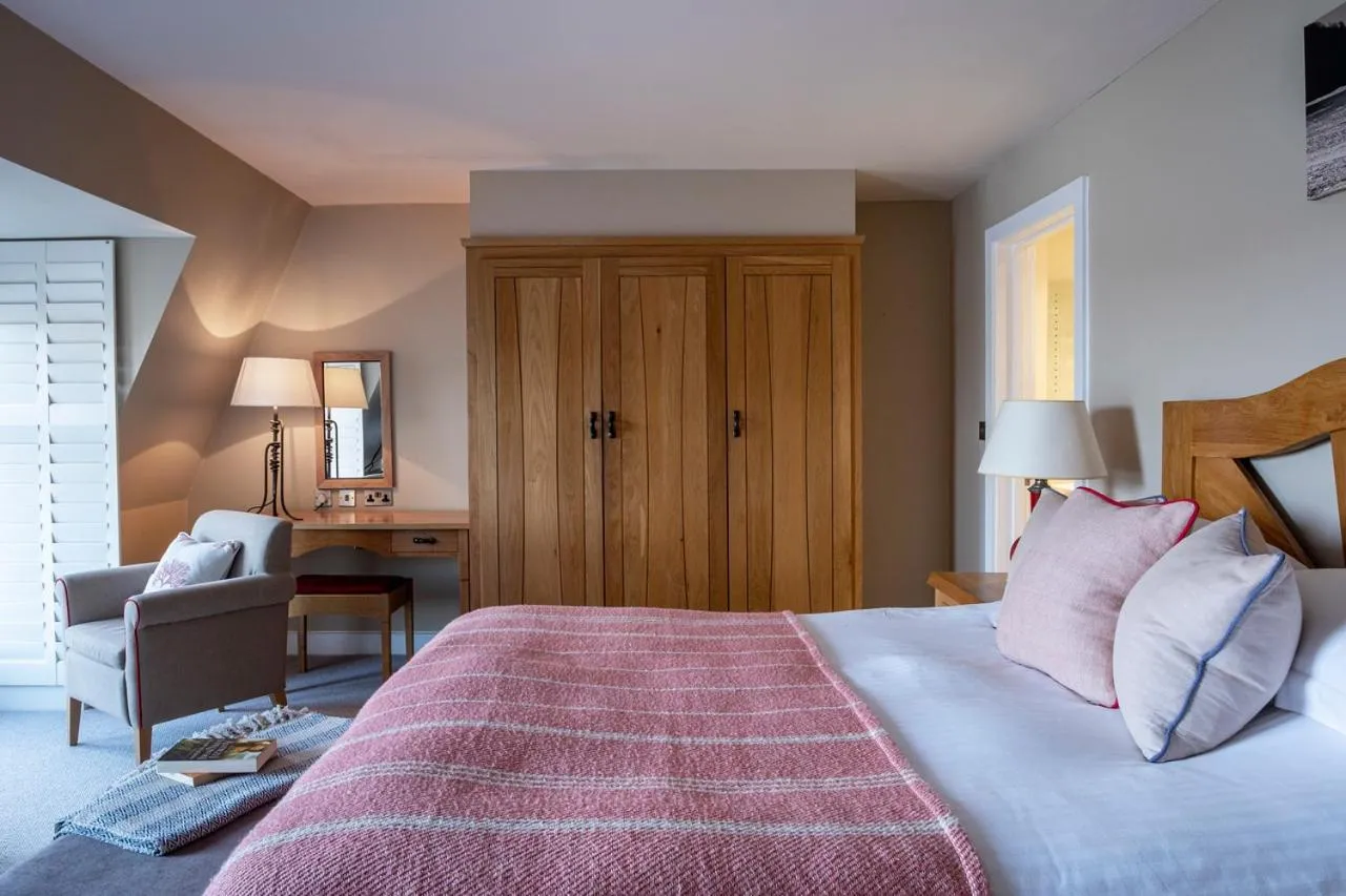 Shower, Bed in South Sands Hotel