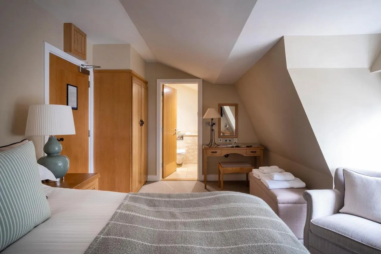 Shower, Bed in South Sands Hotel