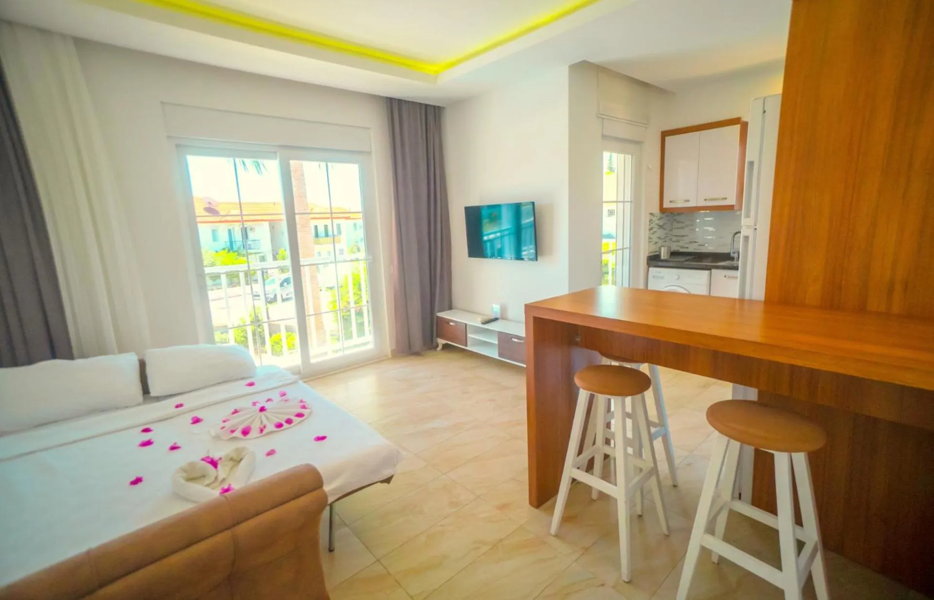 TV and multimedia, Bed in Sweet Home Kemer Apartments