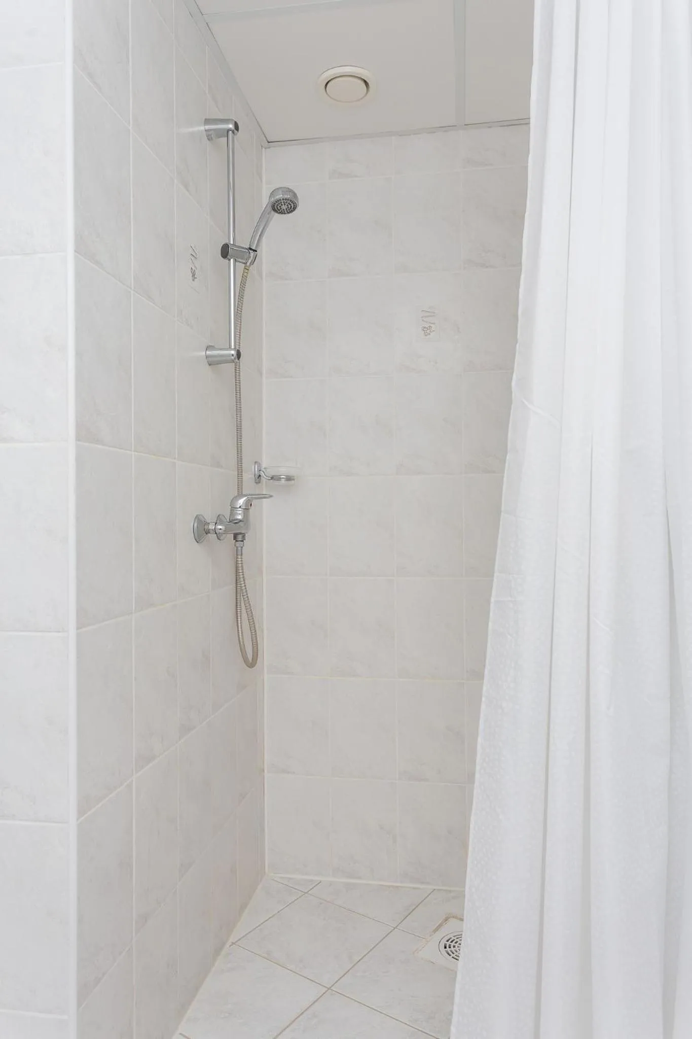 Shower in Hotel Dzingel