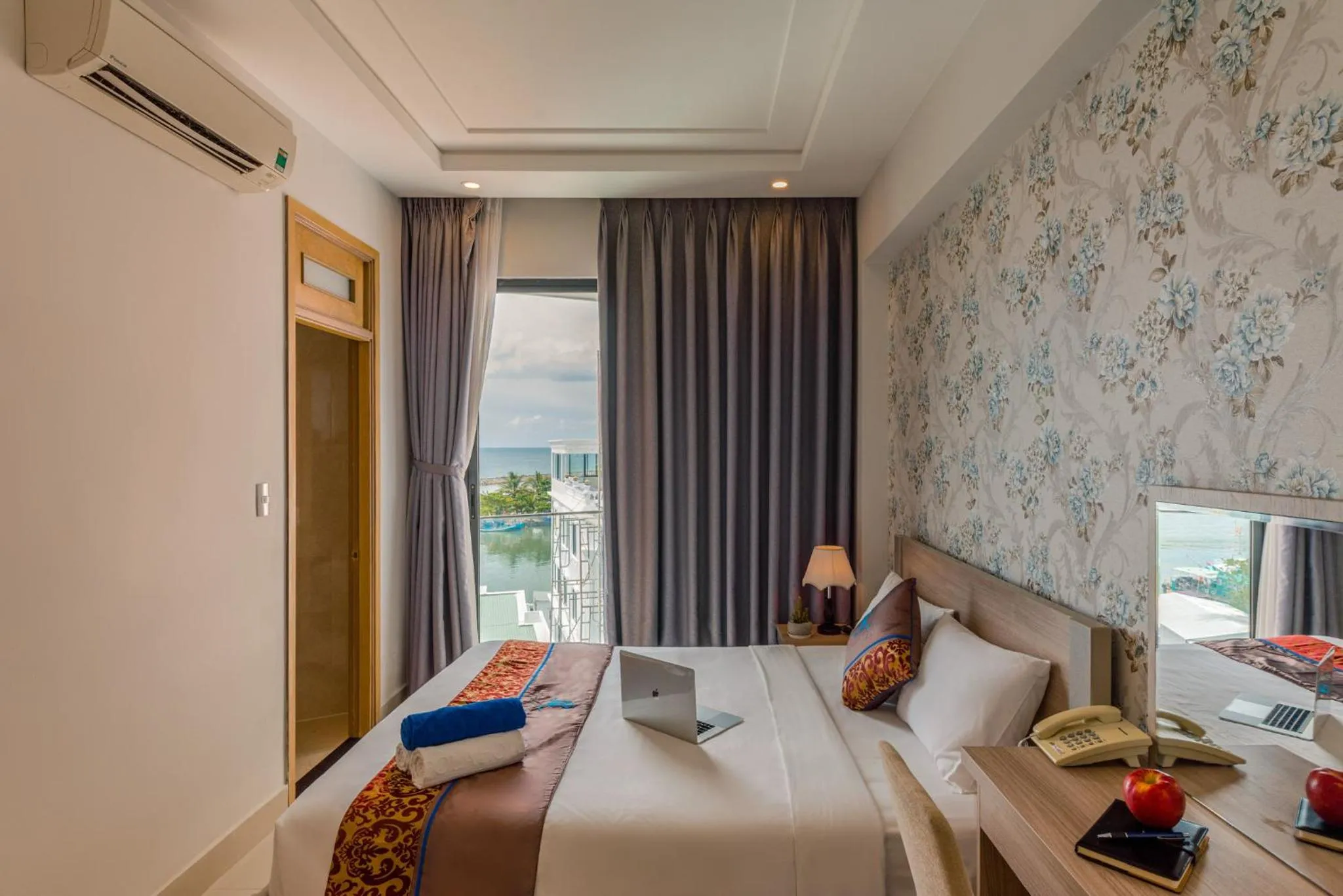 Bed in Nipola Hotel - Chợ Đêm Dương Đông Phú Quốc