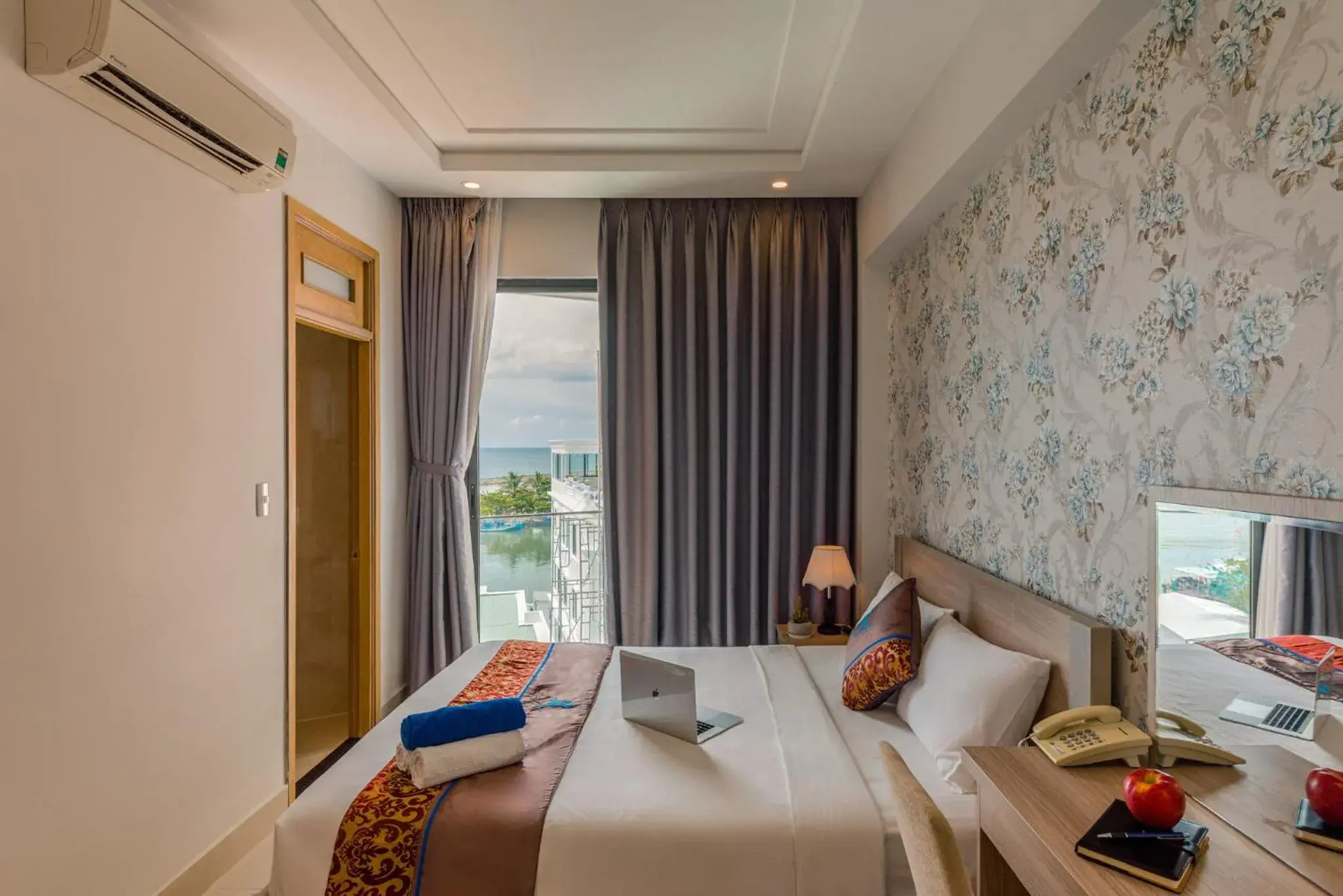 Deluxe Room in Nipola Hotel - Chợ Đêm Dương Đông Phú Quốc Deluxe Room in Nipola Hotel - Chợ Đêm Dương Đông Phú Quốc