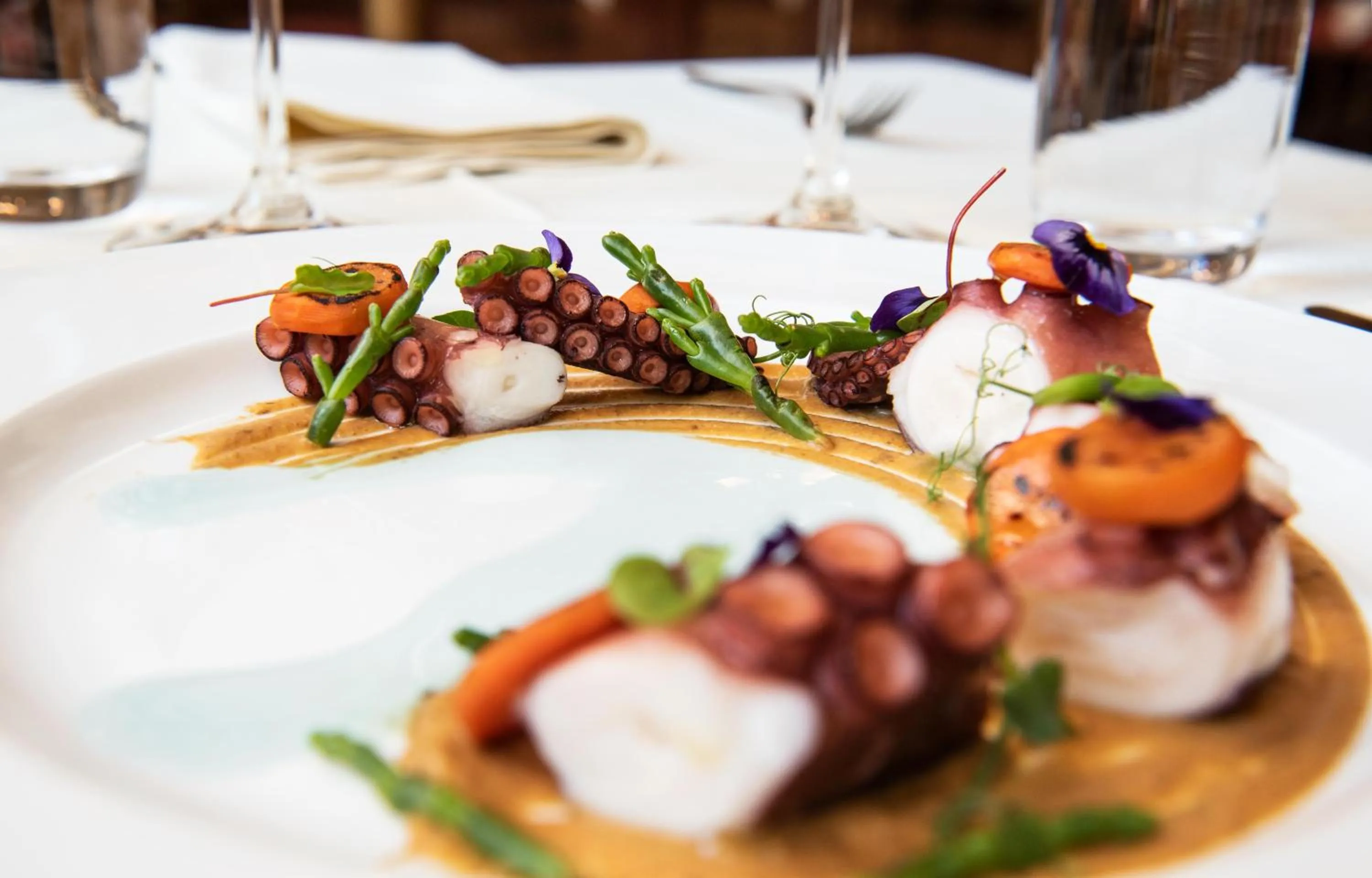 Restaurant/places to eat in Hotel Polo