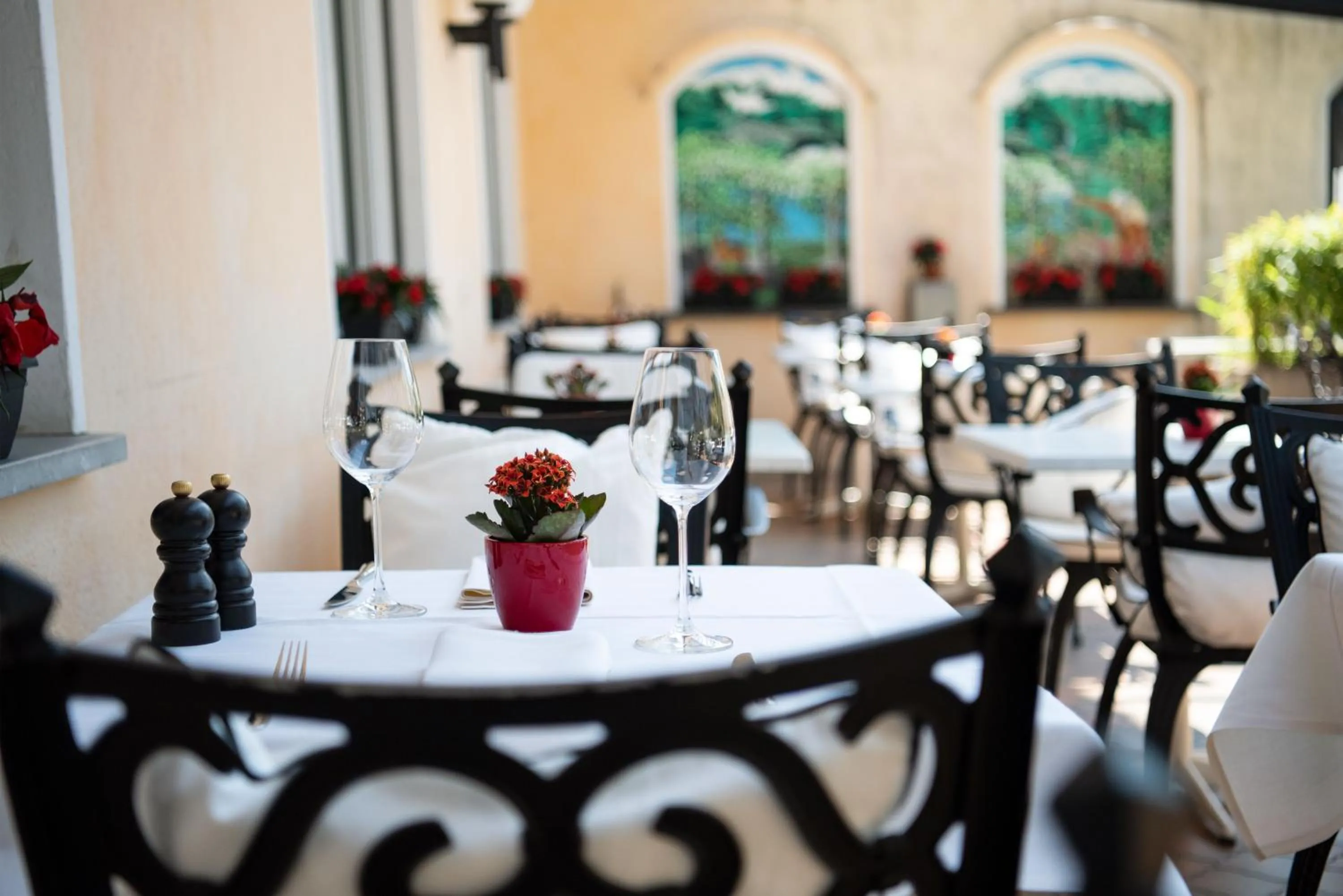 Restaurant/places to eat in Hotel Polo