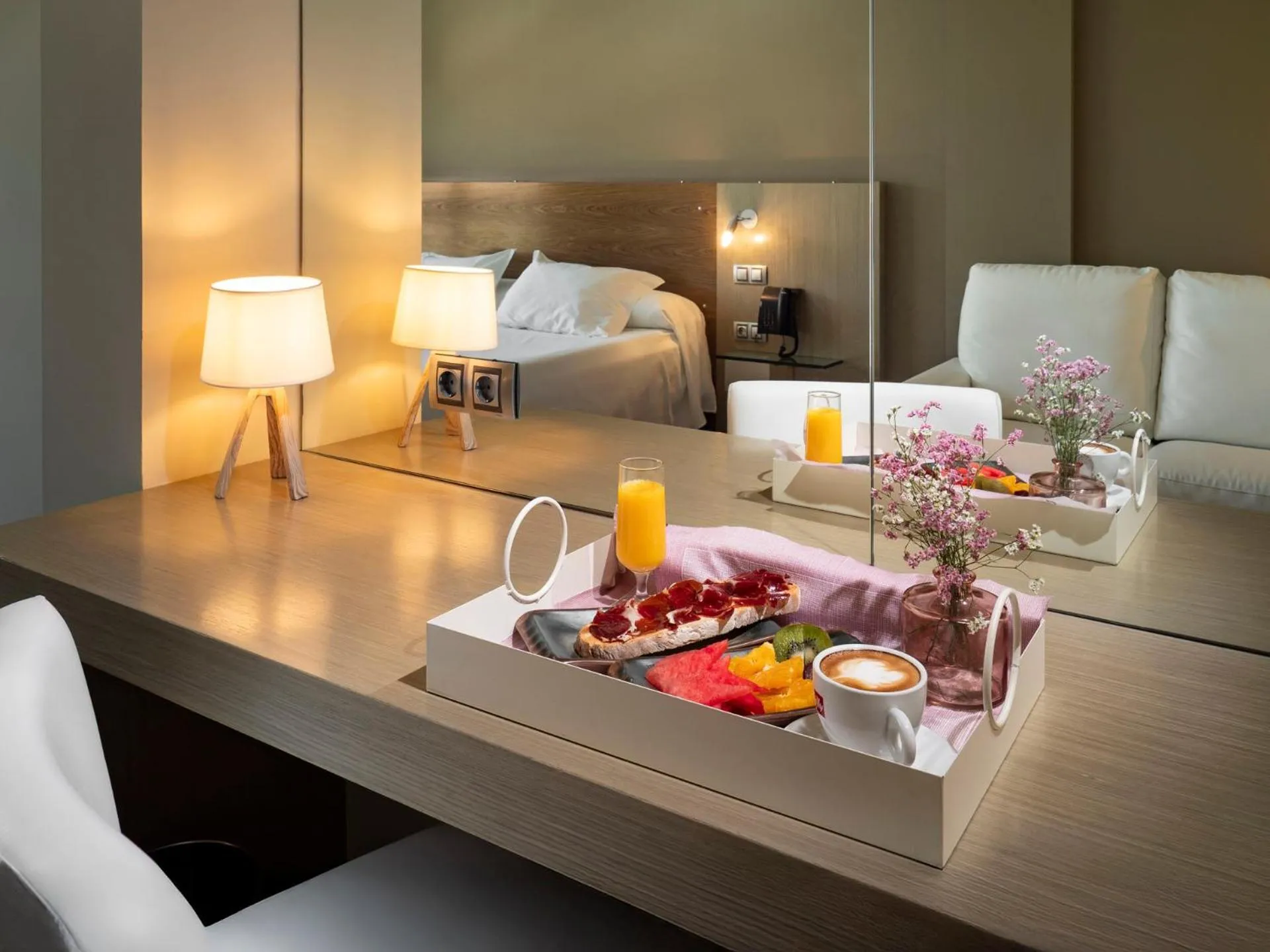 room service in Hotel Duero