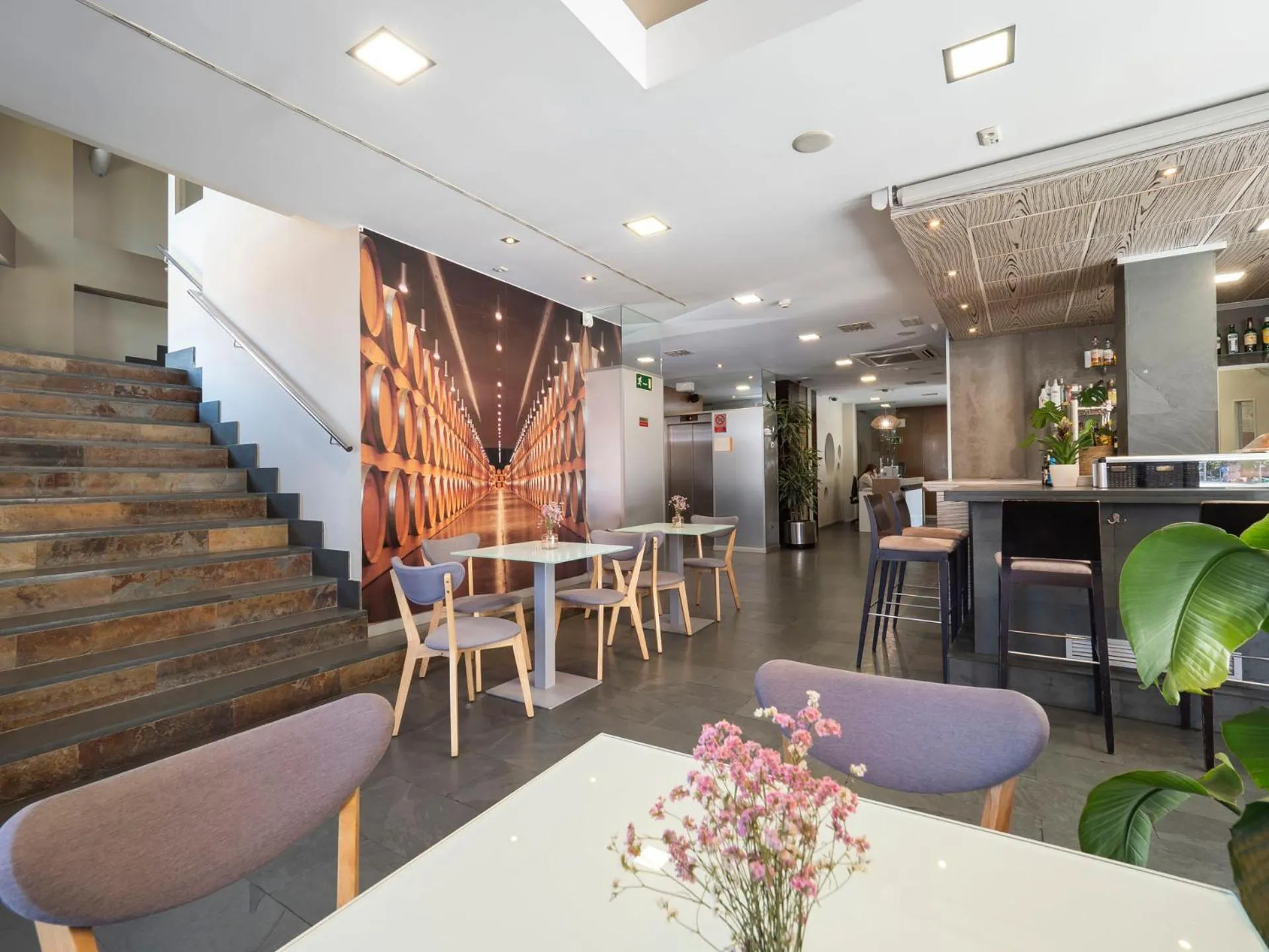 Restaurant/places to eat in Hotel Duero