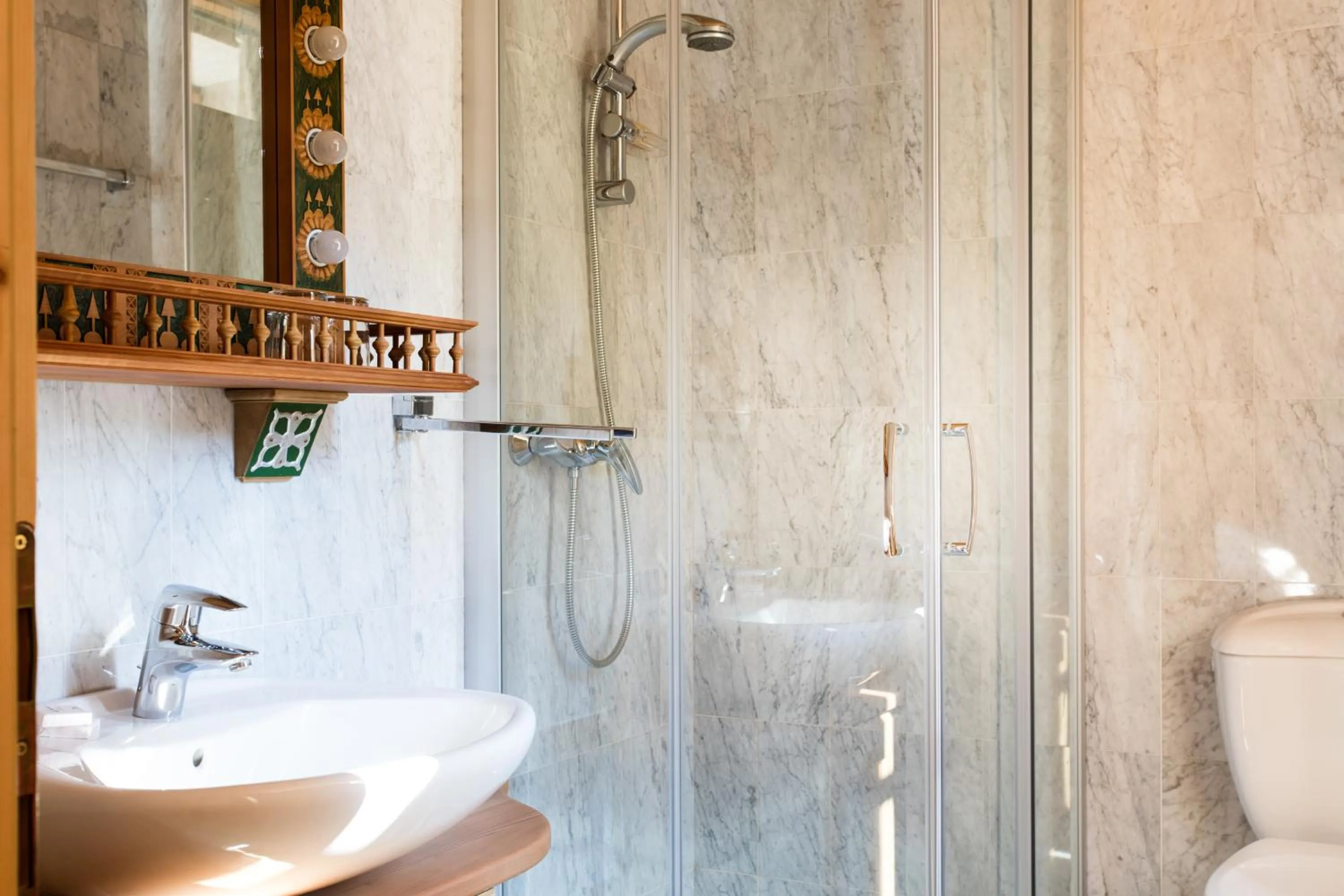 Shower in Schlosswirt Forst