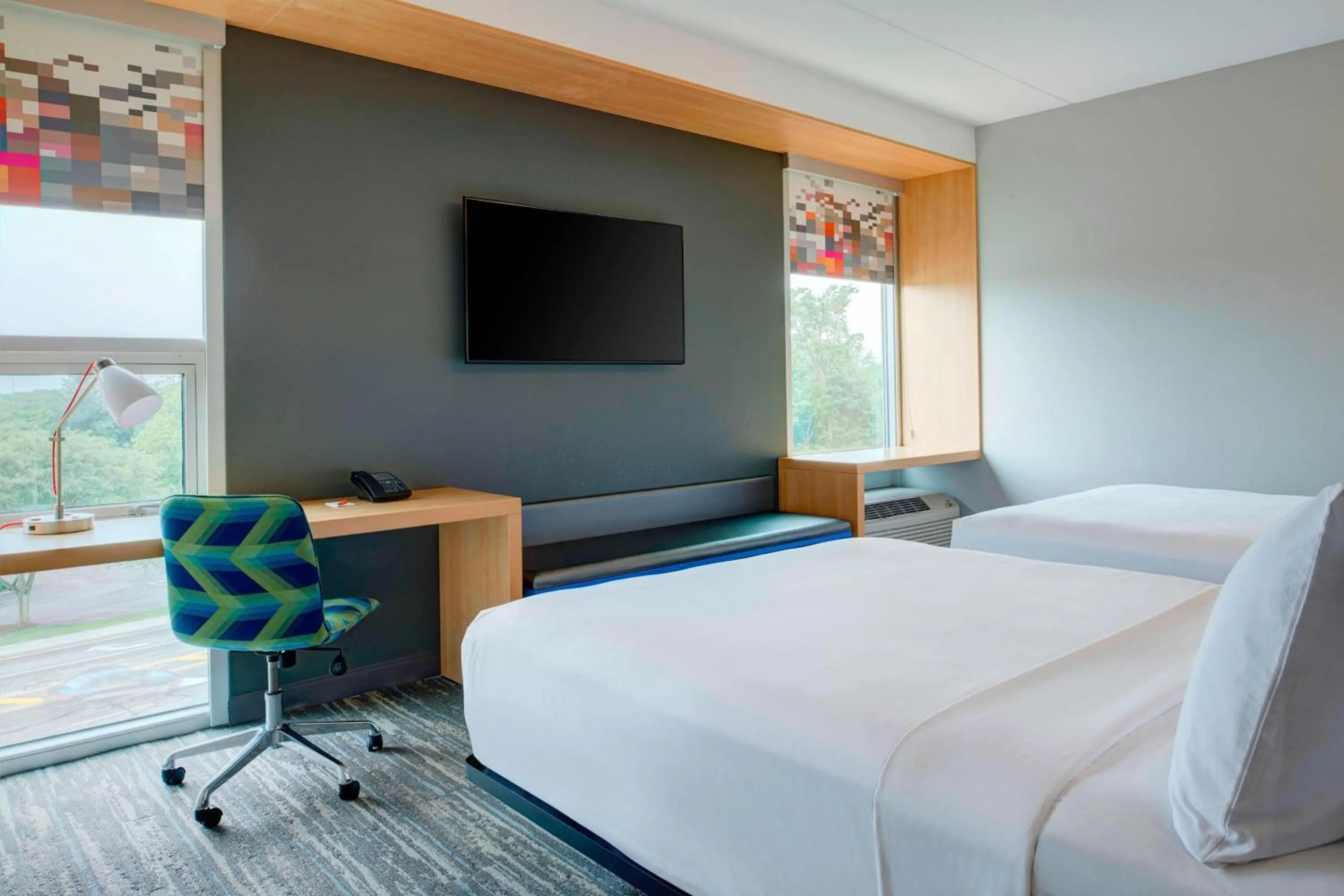 Photo of the whole room, Bed in Aloft Columbus Westerville