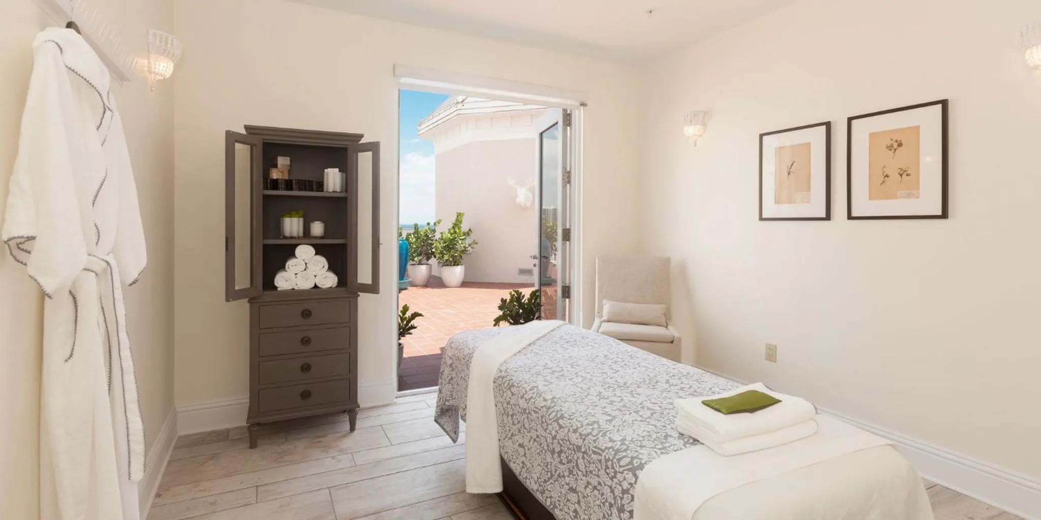 Spa and wellness centre/facilities, Bed in Pelican Grand Beach Resort, a Noble House Resort