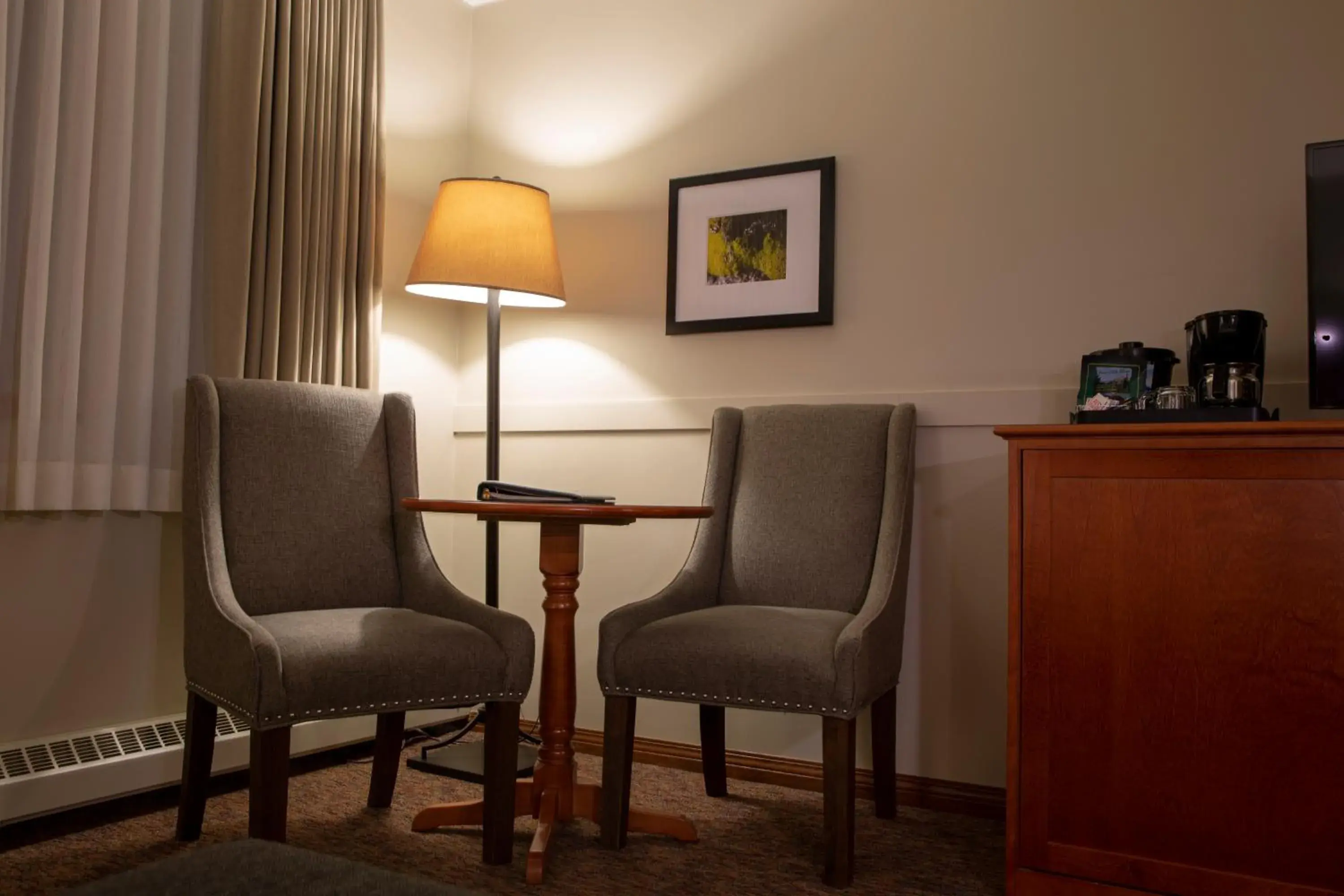 Queen Room in Whistler's Inn Queen Room in Whistler's Inn