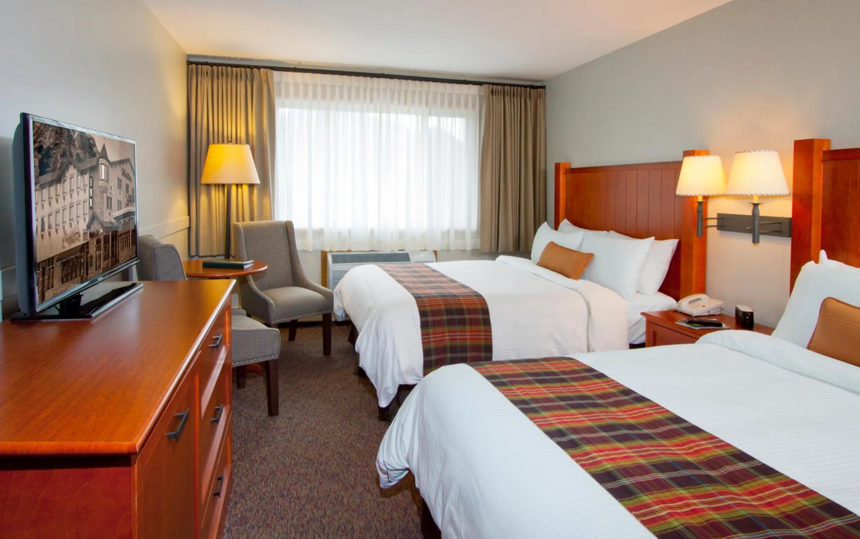 Seating area, Bed in Whistler's Inn