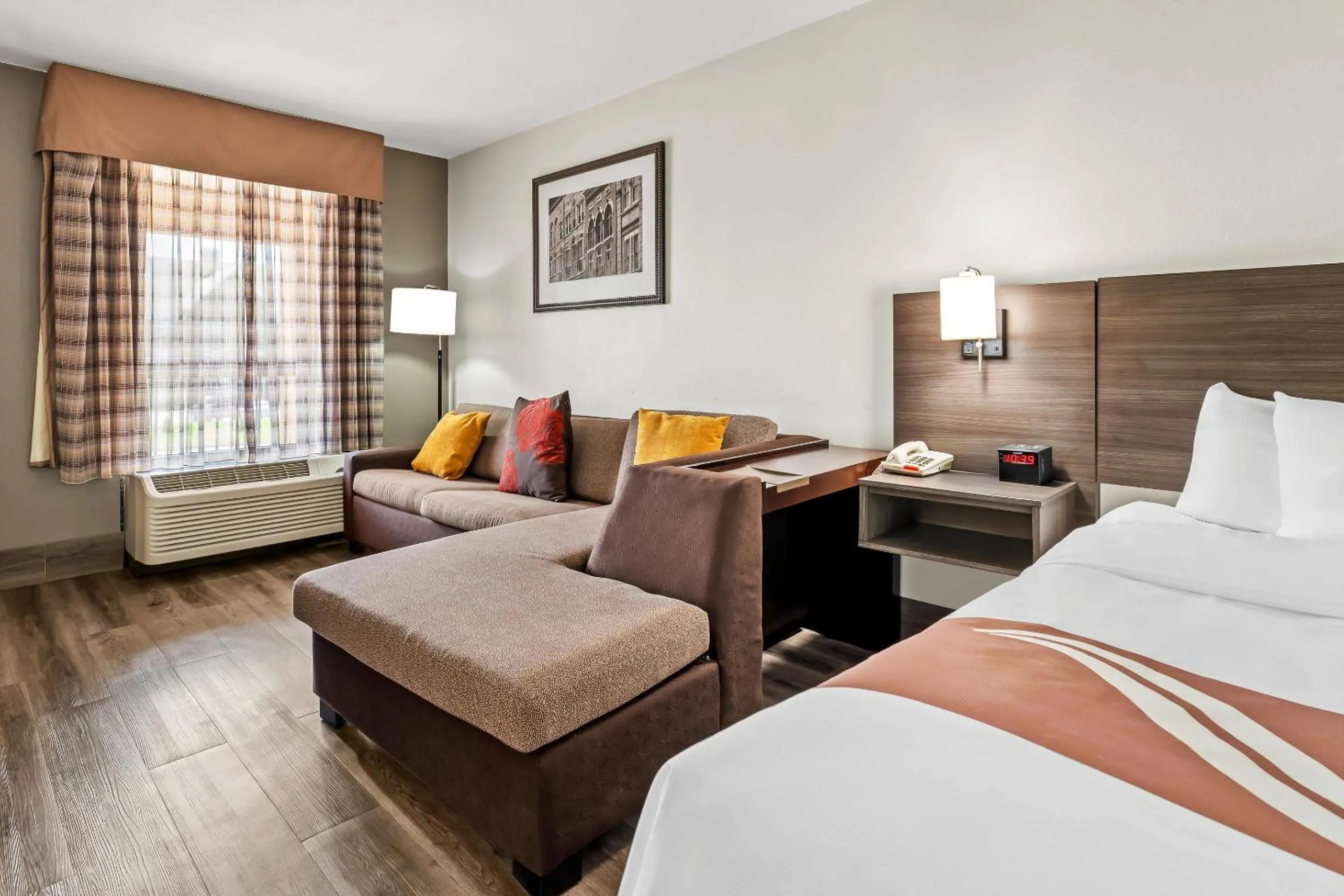 Bedroom, Bed in Quality Inn & Suites near Robins Air Force Base