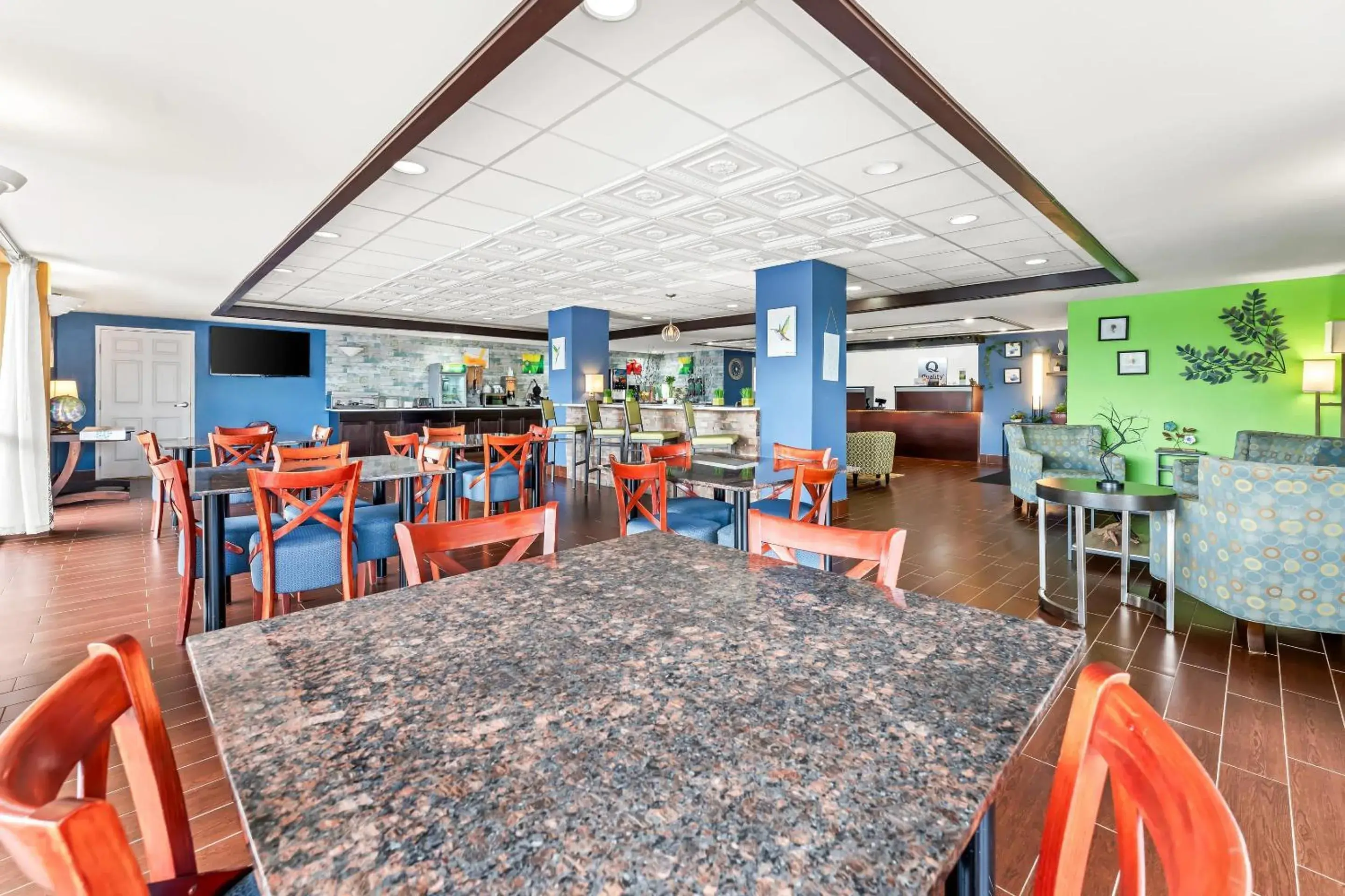 Breakfast in Quality Inn & Suites near Robins Air Force Base Breakfast in Quality Inn & Suites near Robins Air Force Base