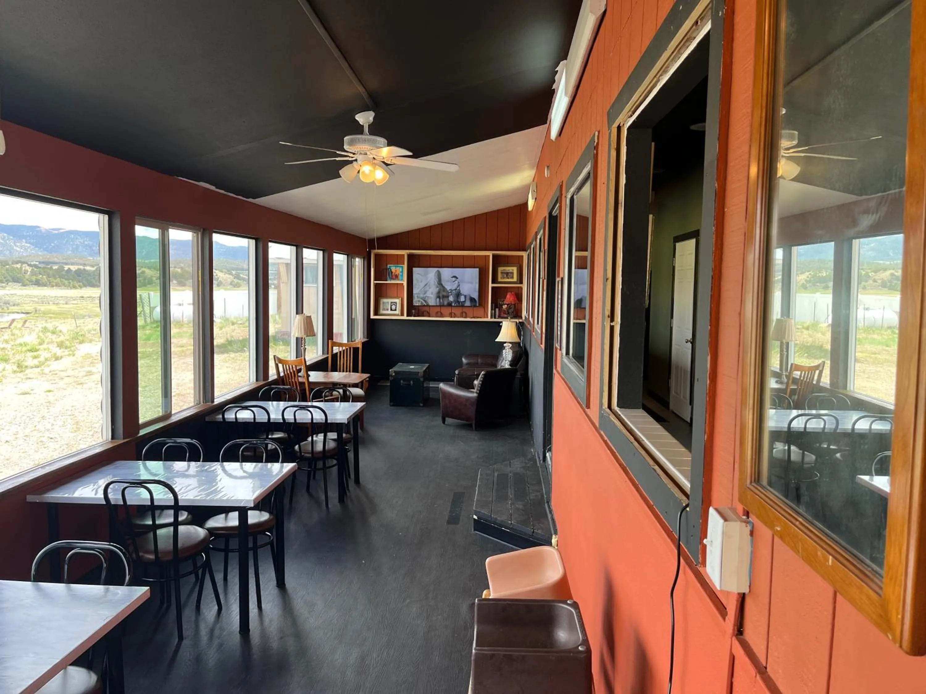 Restaurant/places to eat in The Riverside Ranch Motel and RV Park Southern Utah