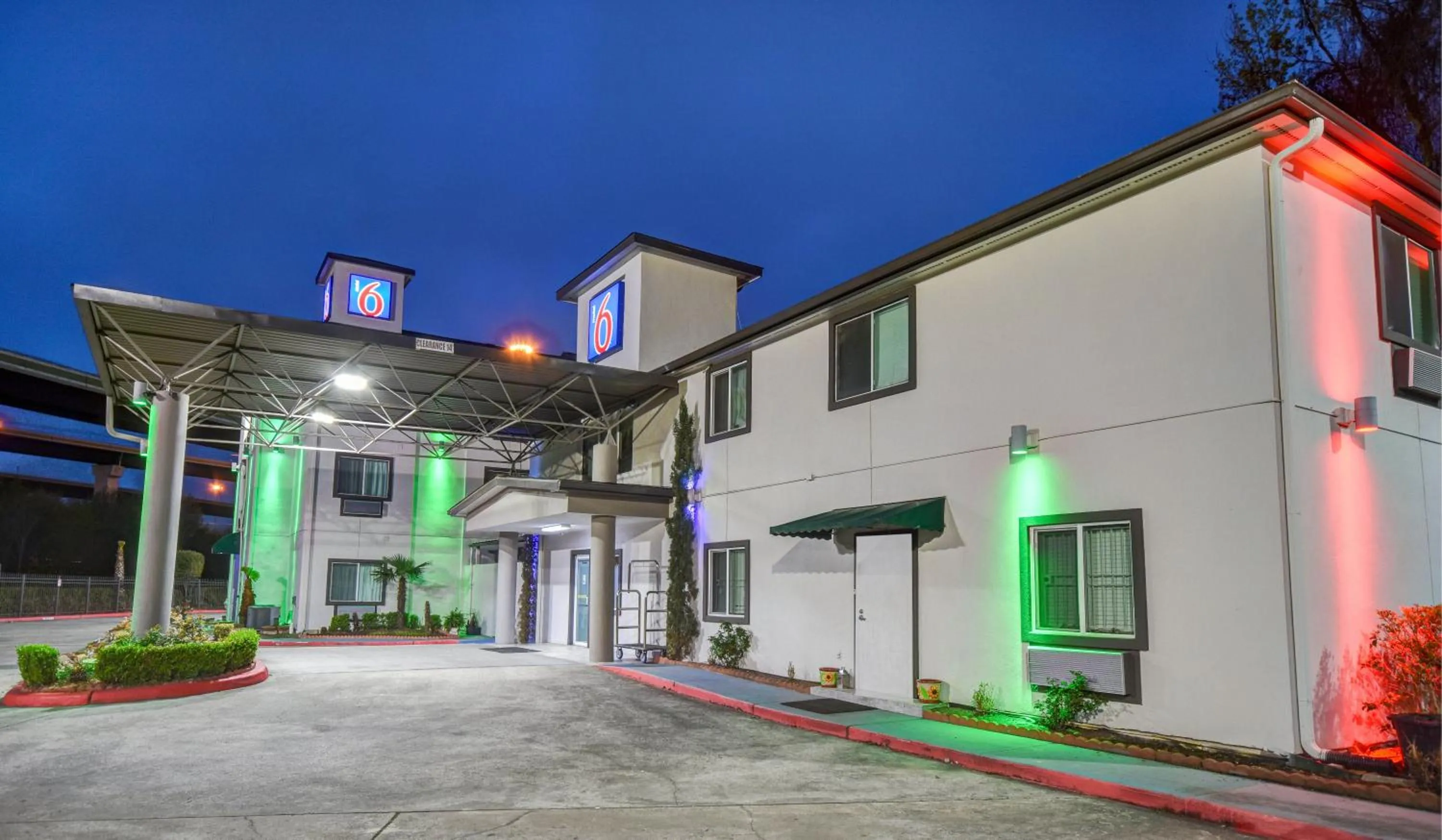 Property building in Motel 6 Humble, TX - Houston International Airport