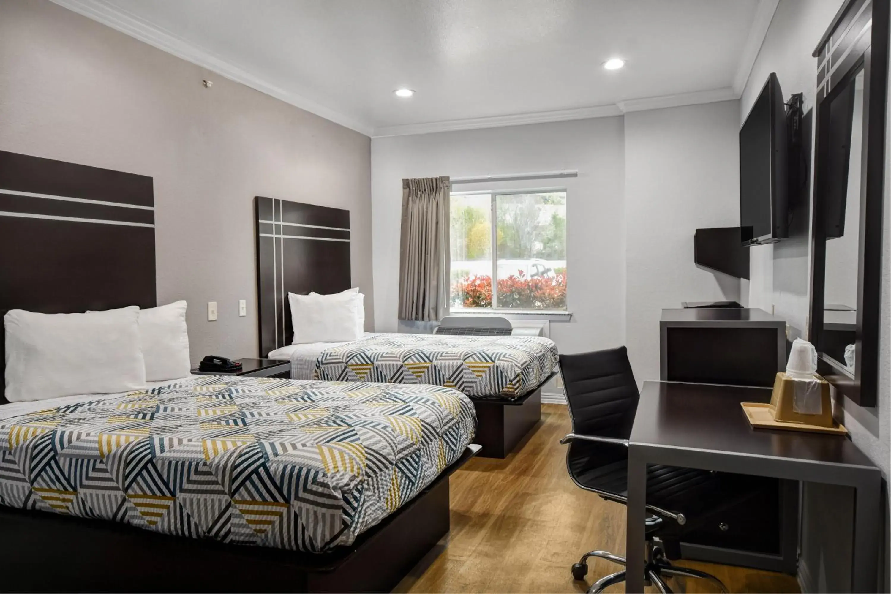 Photo of the whole room, Bed in Motel 6 Humble, TX - Houston International Airport Photo of the whole room, Bed in Motel 6 Humble, TX - Houston International Airport