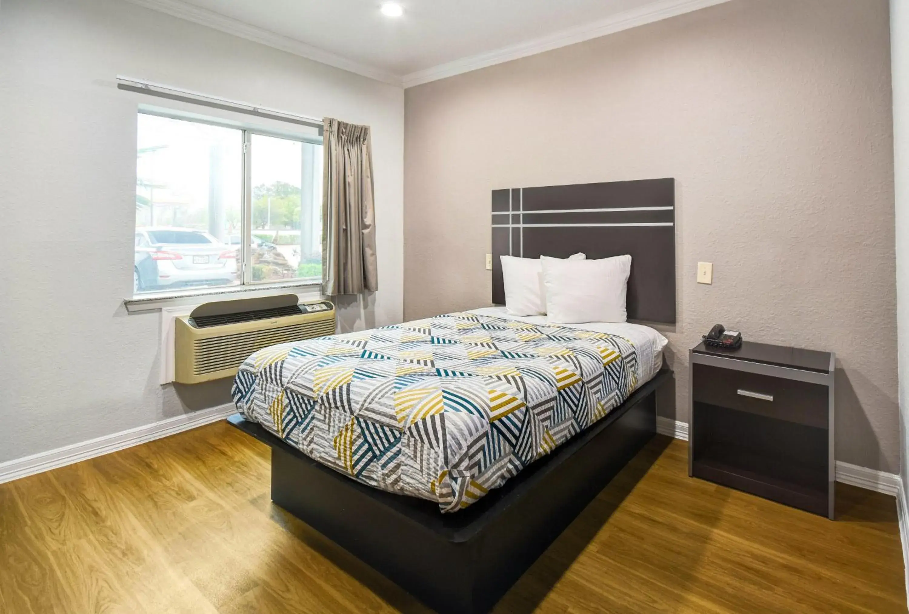 Bedroom, Bed in Motel 6 Humble, TX - Houston International Airport Bedroom, Bed in Motel 6 Humble, TX - Houston International Airport