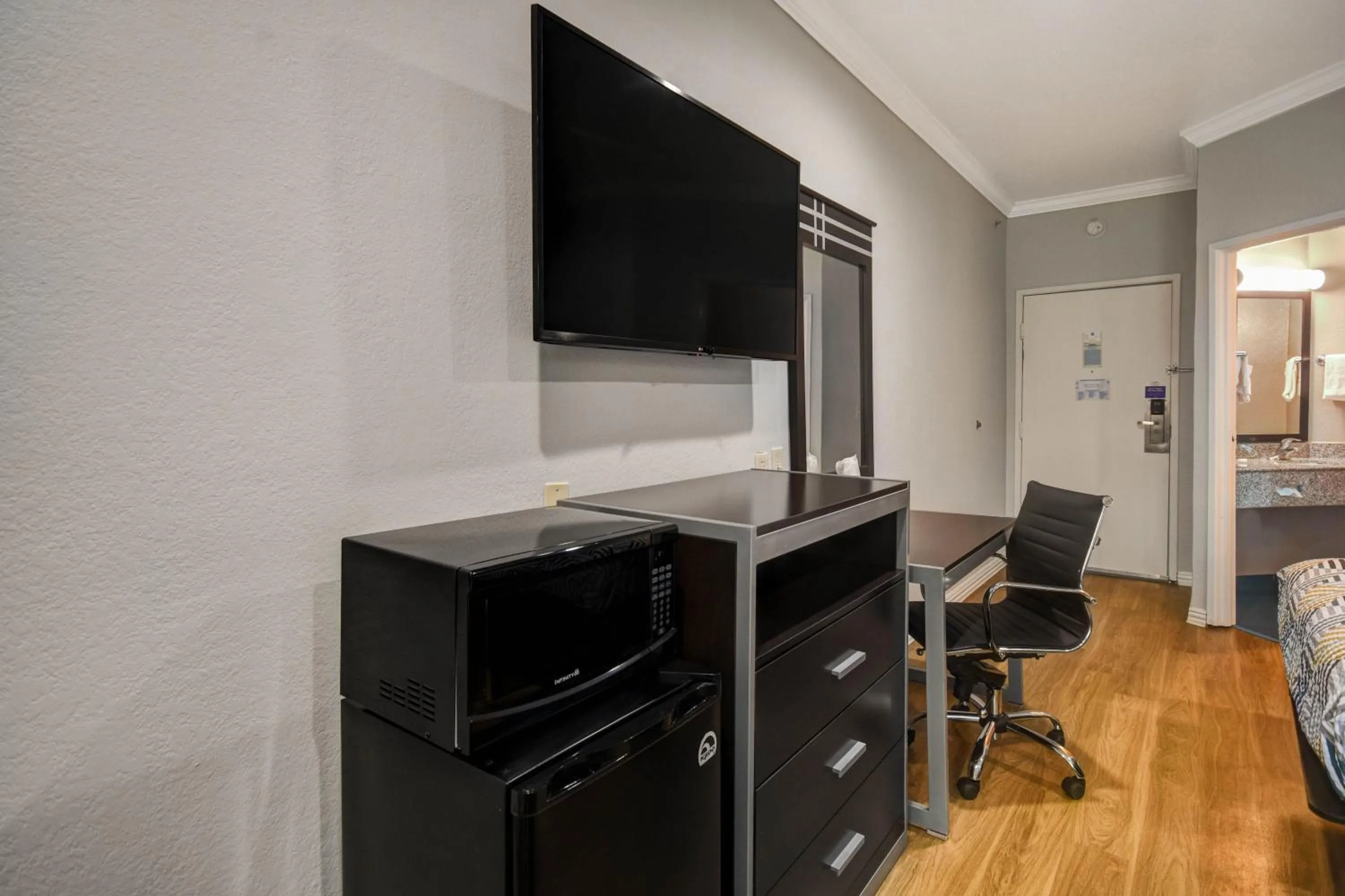 TV and multimedia in Motel 6 Humble, TX - Houston International Airport