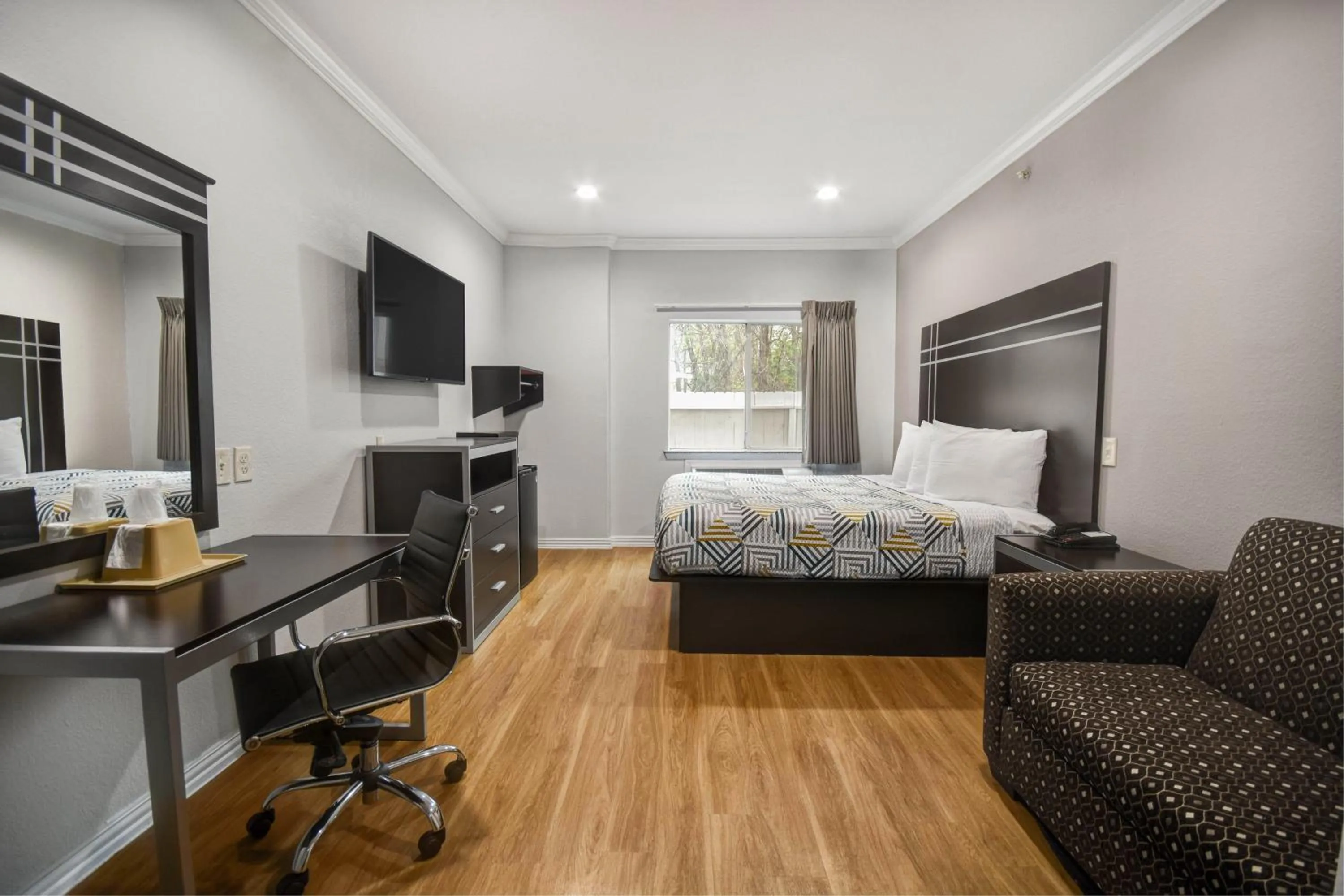 Bed in Motel 6 Humble, TX - Houston International Airport