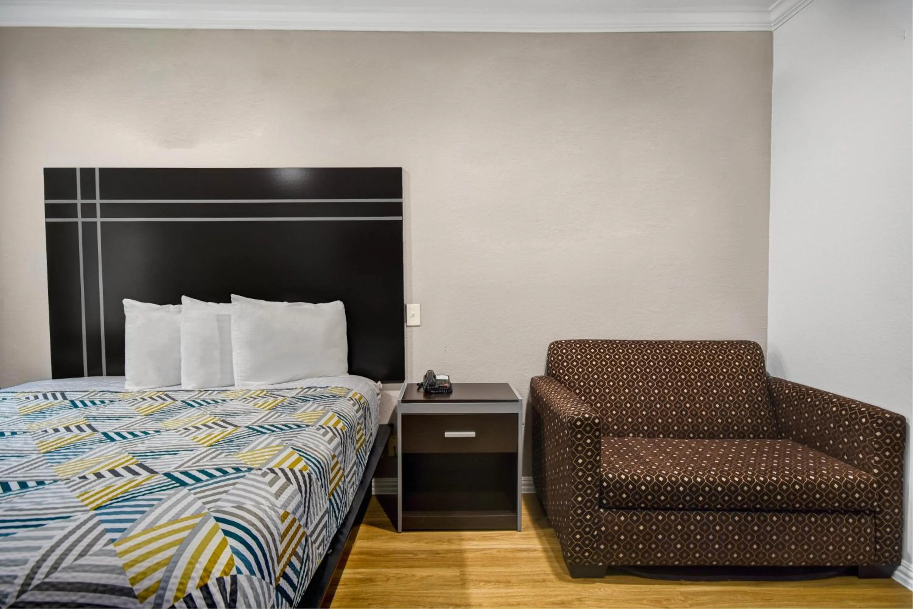 Bed in Motel 6 Humble, TX - Houston International Airport