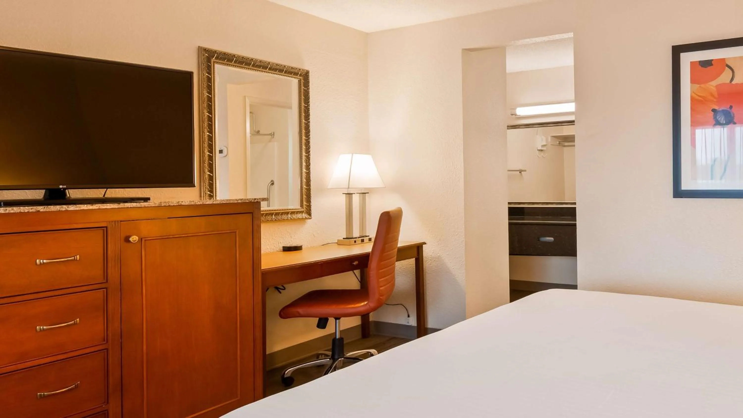 Bedroom, Bed in Best Western Golden Key