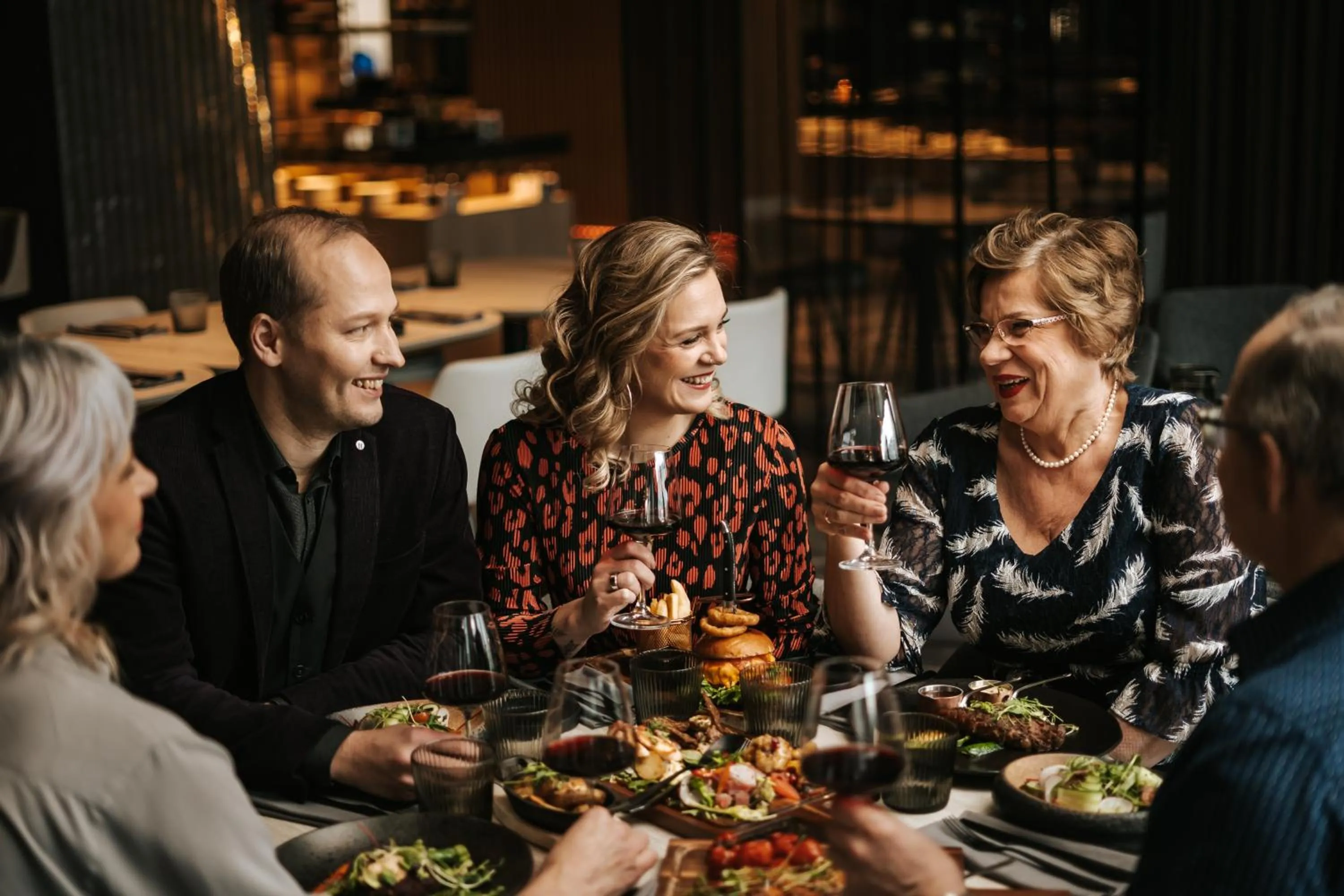 Restaurant/places to eat in Tallink City Hotel