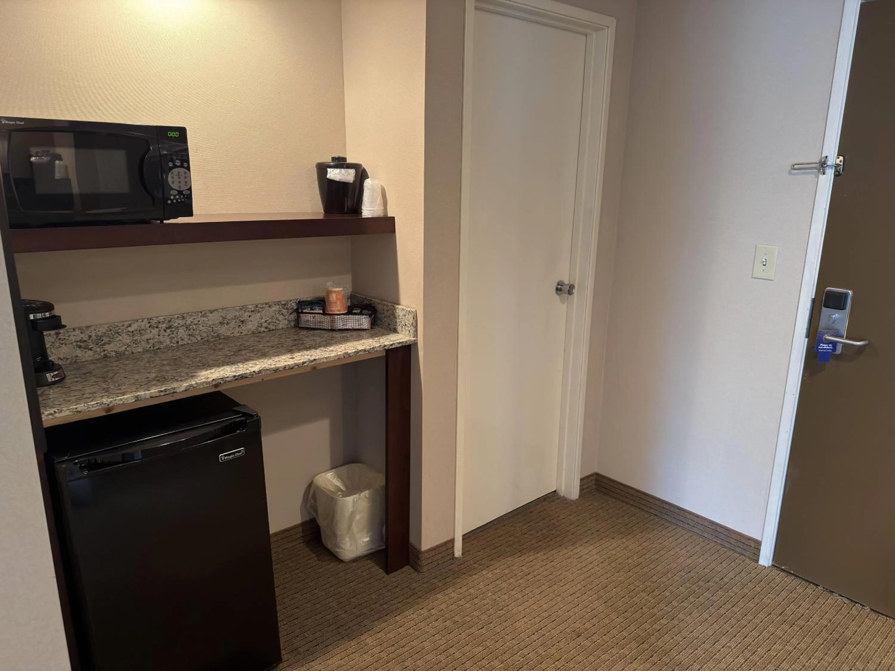 Photo of the whole room in Wingate by Wyndham Utica