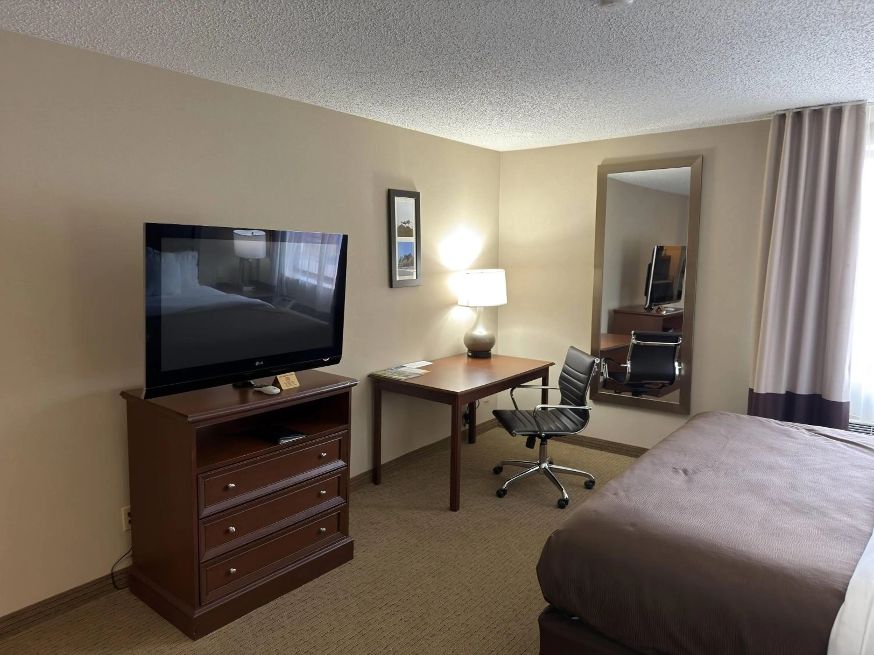 Photo of the whole room in Wingate by Wyndham Utica