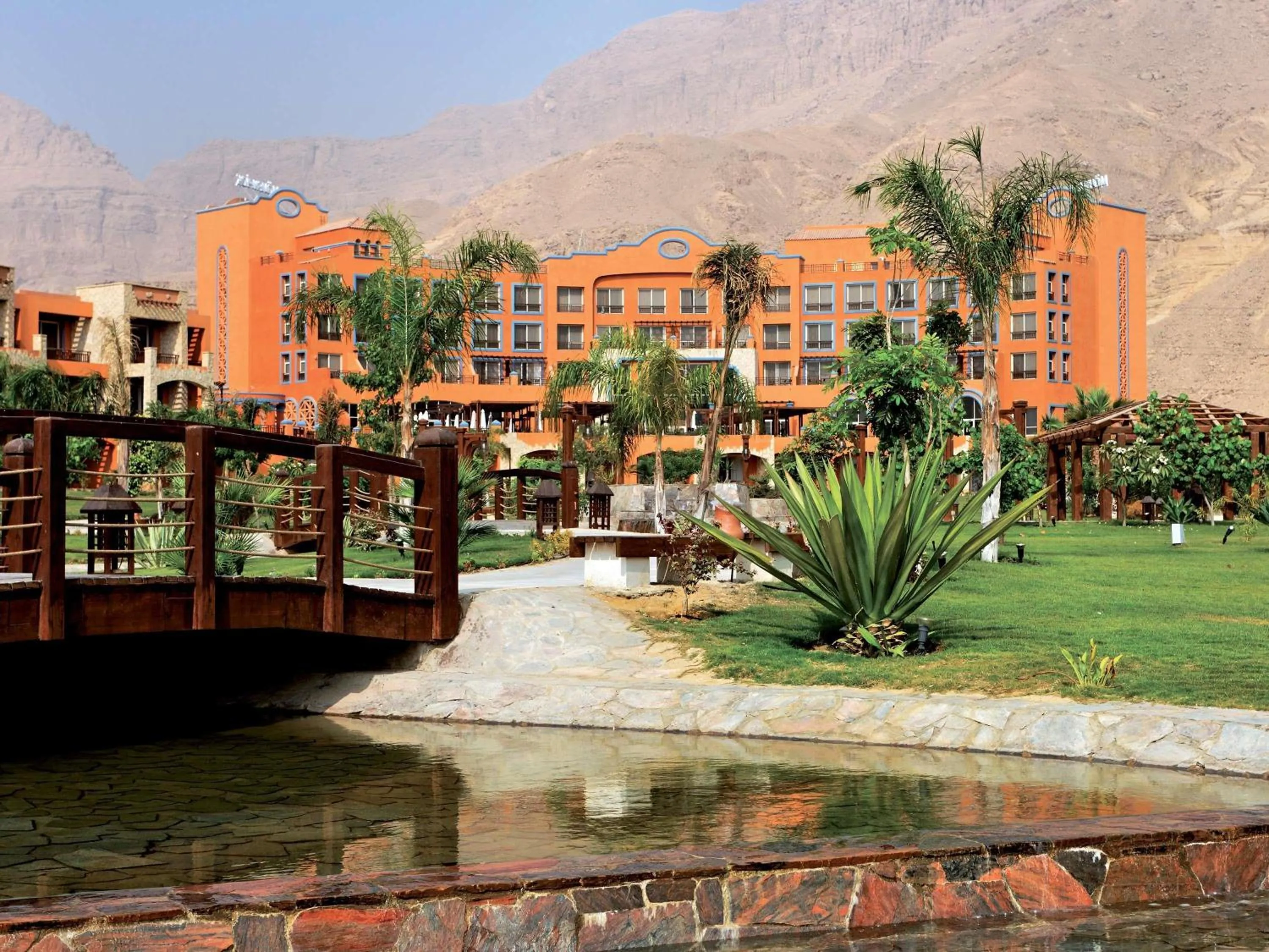 Bedroom in Mövenpick Resort El Sokhna