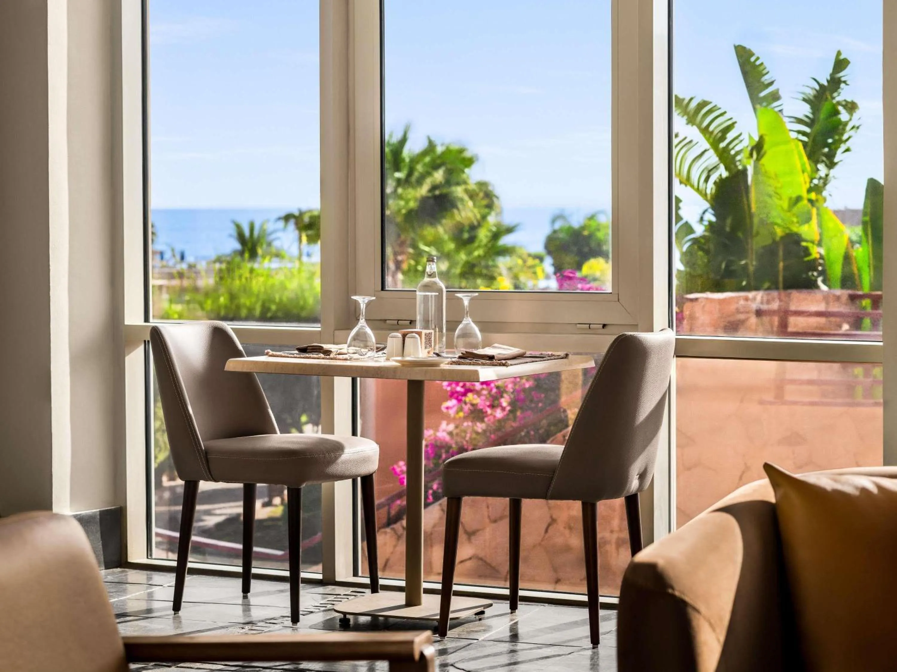 Lounge or bar in Mövenpick Resort El Sokhna