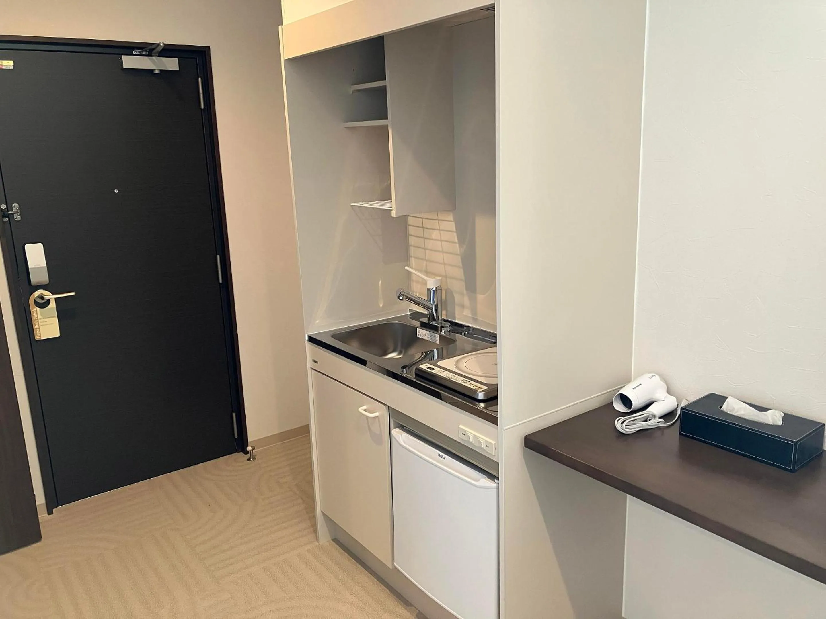 Kitchen or kitchenette in HOTEL PAiKAJi