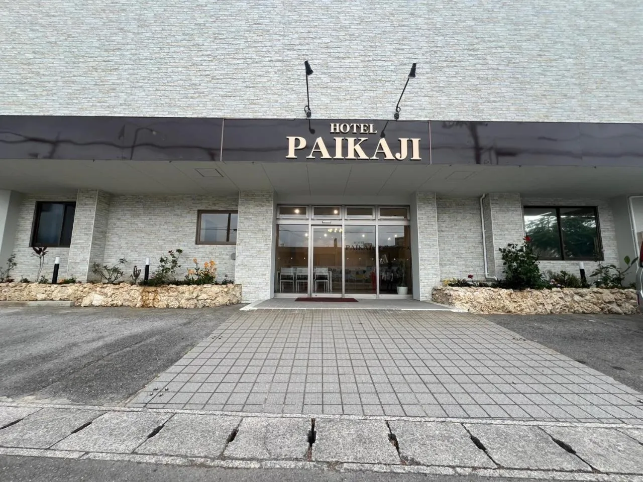Facade/entrance in HOTEL PAiKAJi