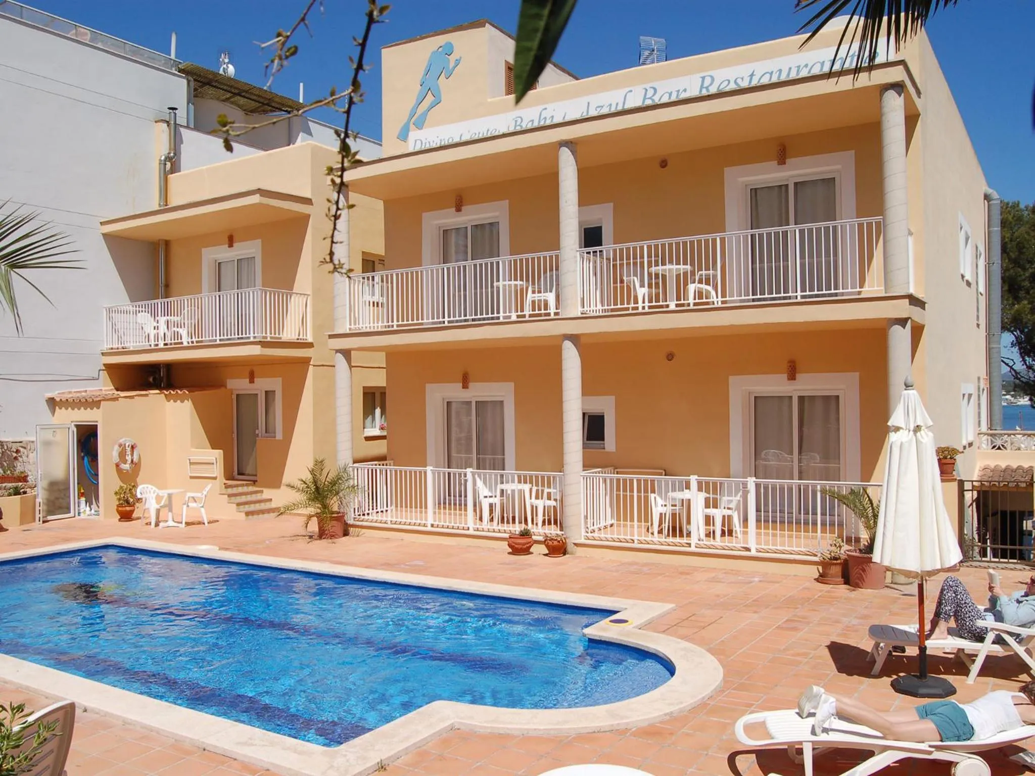 Property building in Hostal Bahía Azul