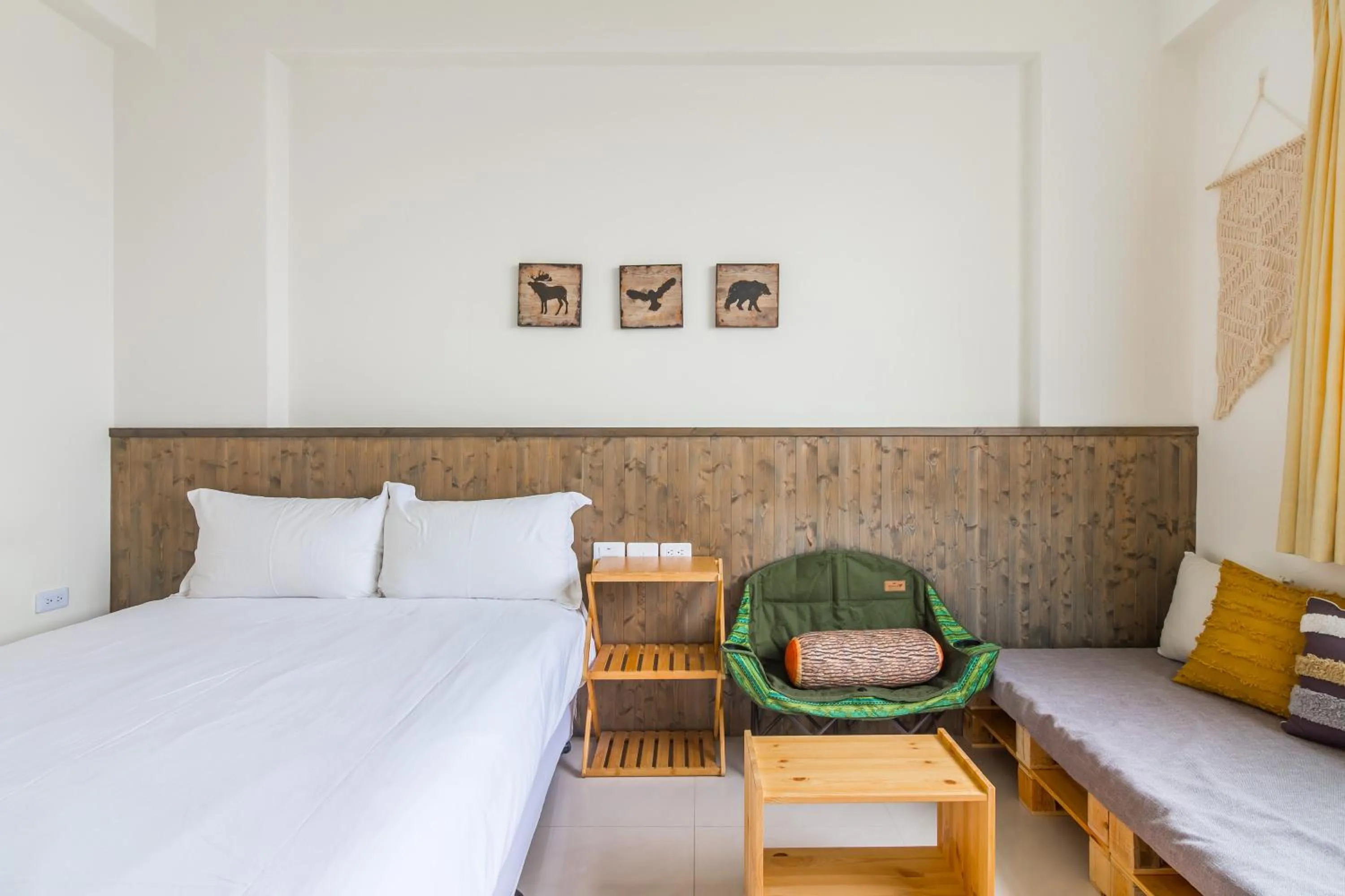 Decorative detail, Bed in Cozy Green Guesthouse