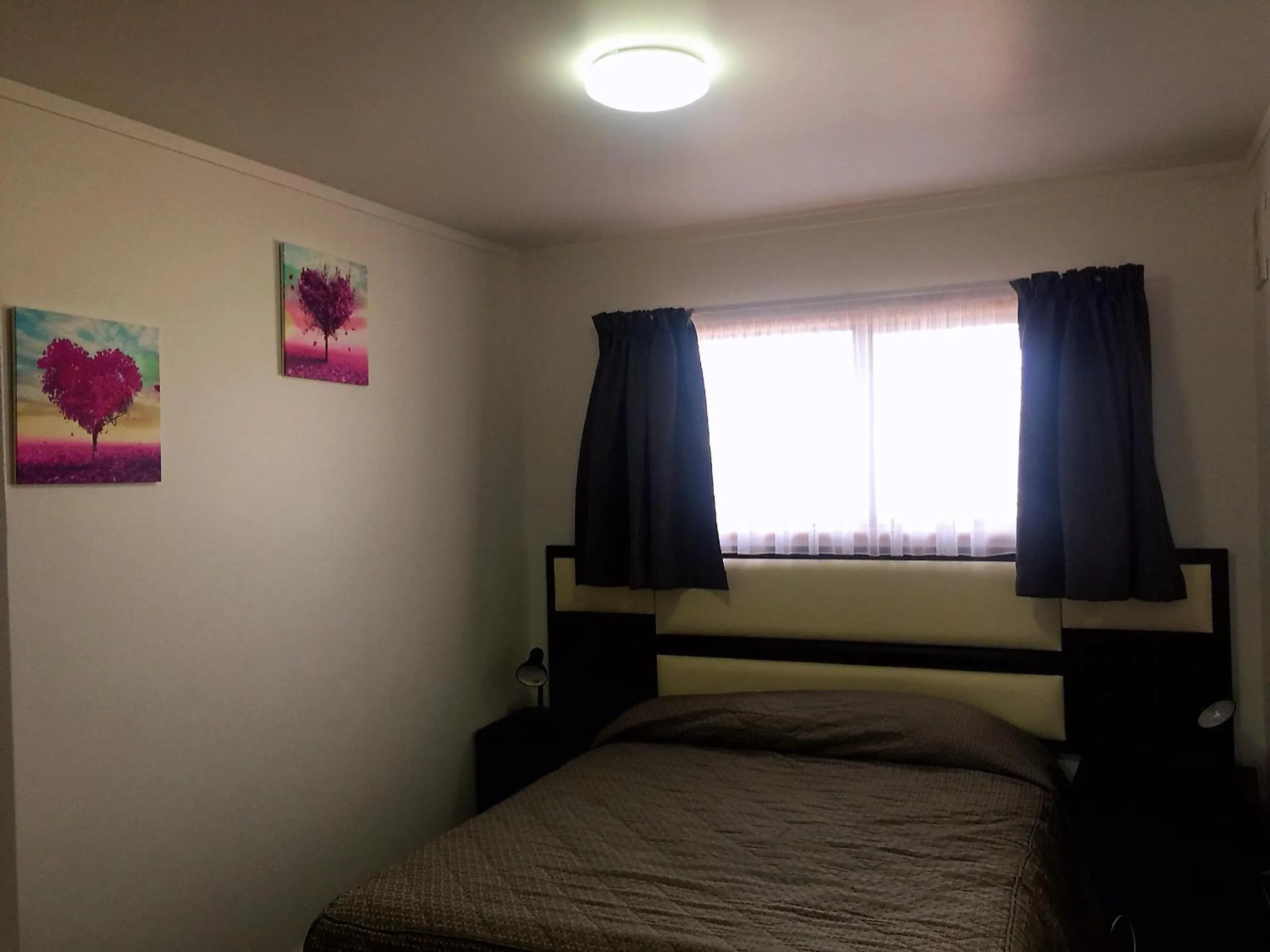 Bedroom, Bed in Grosvenor Motel