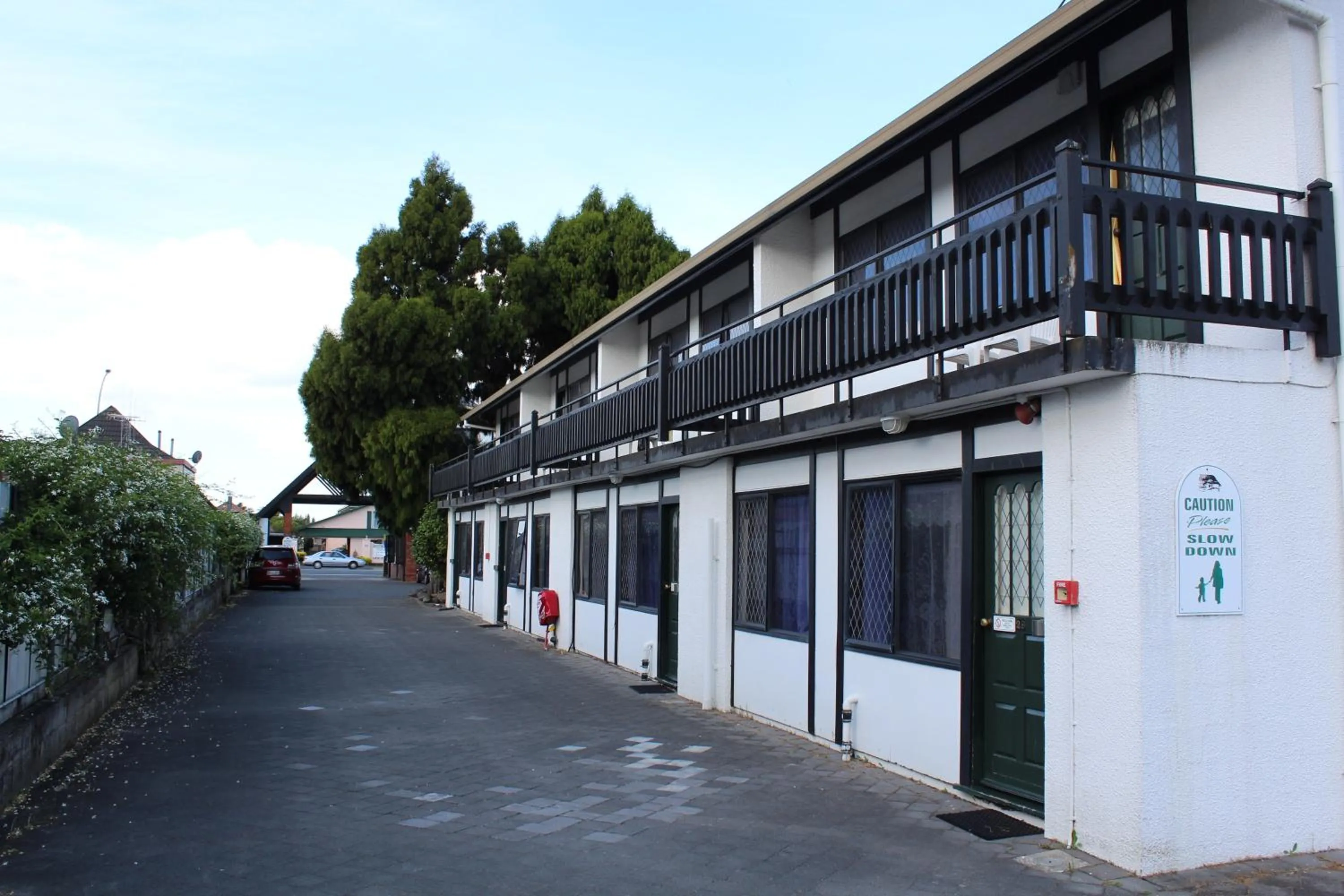 Facade/entrance in Grosvenor Motel