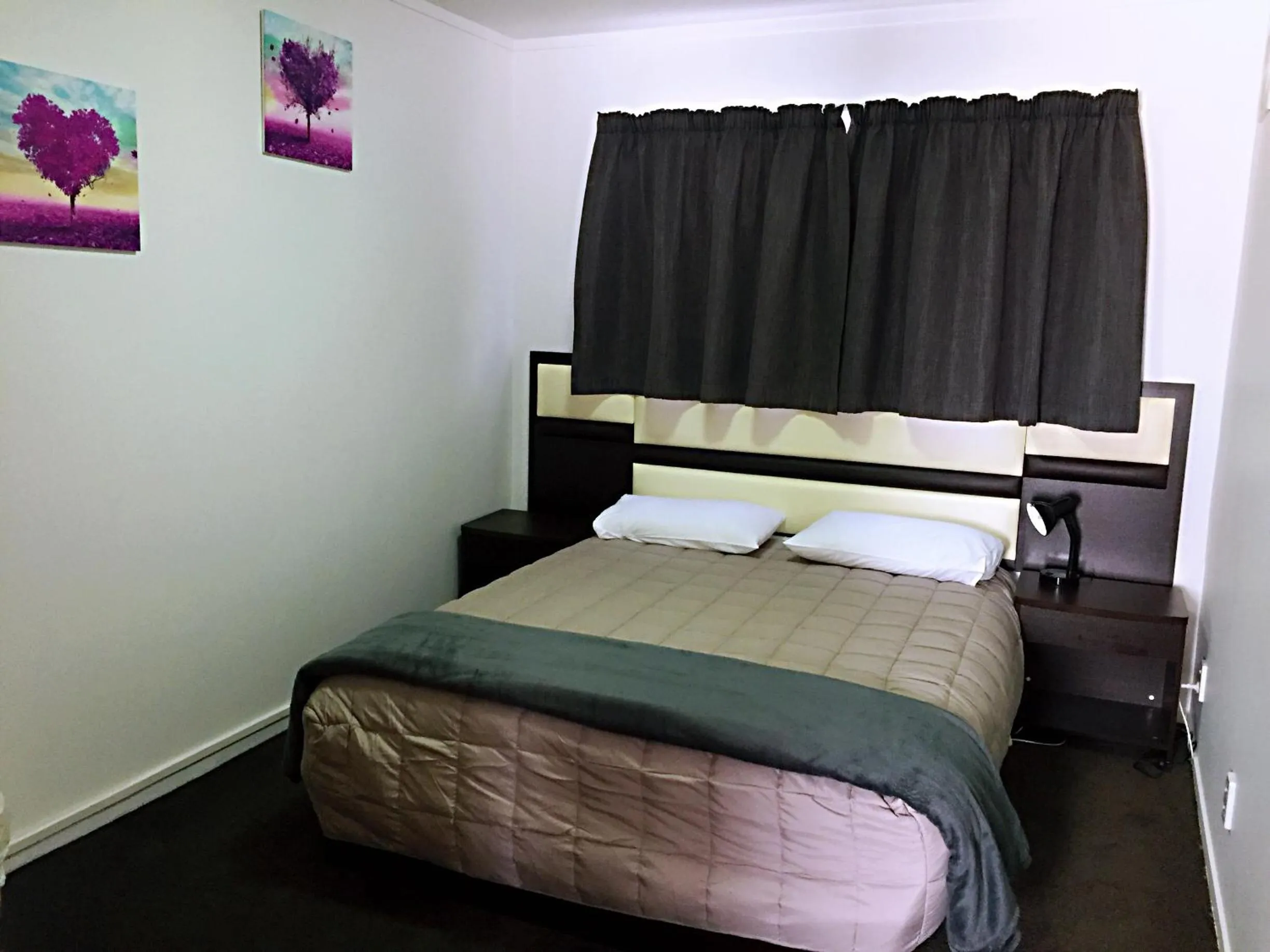 Bedroom, Bed in Grosvenor Motel